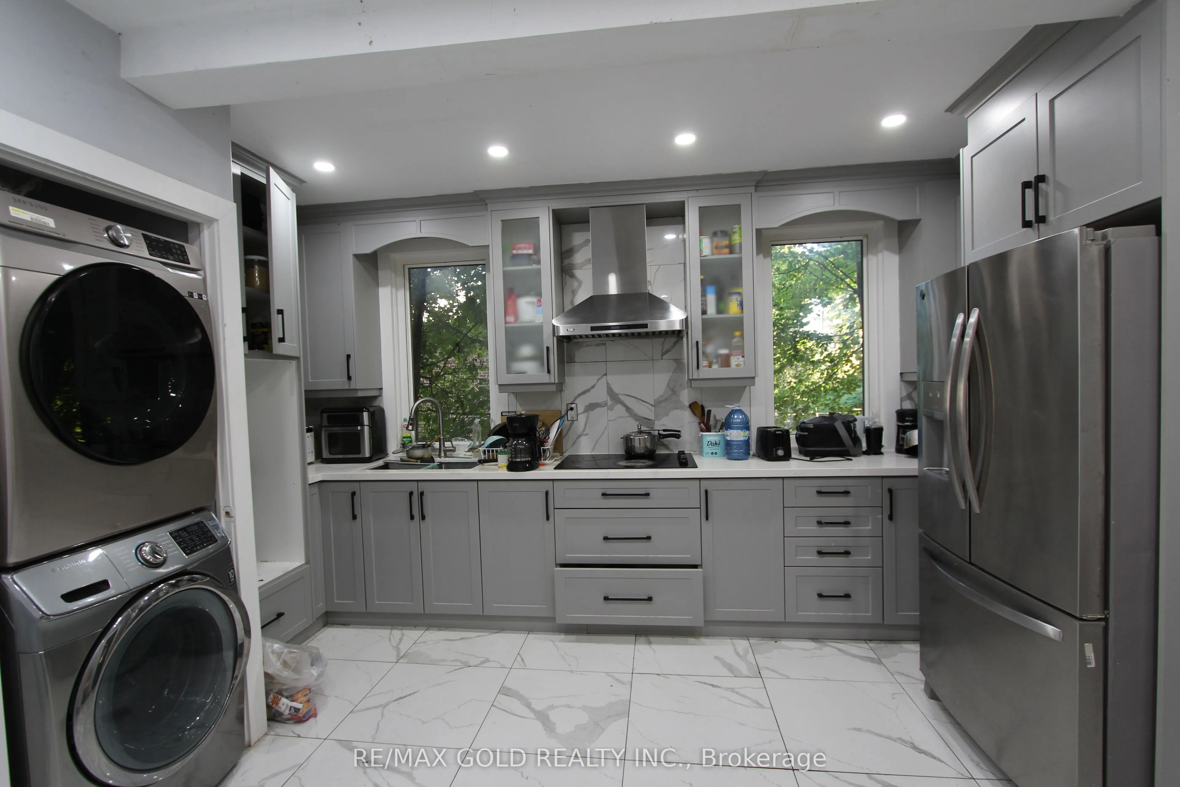 961 Lakeshore Road W