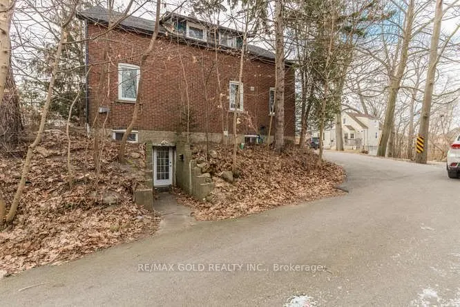 961 Lakeshore Road W