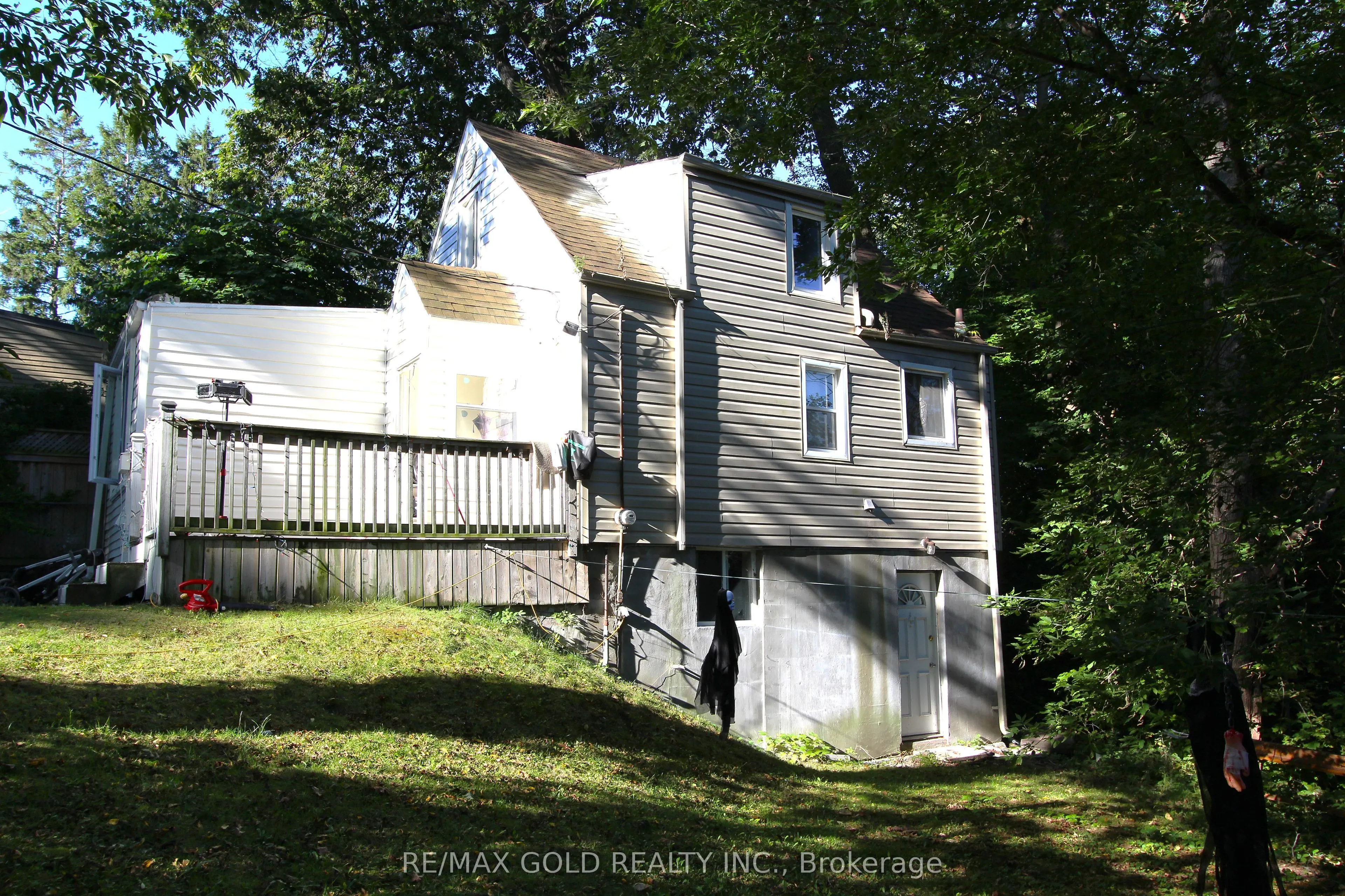 961 Lakeshore Road W