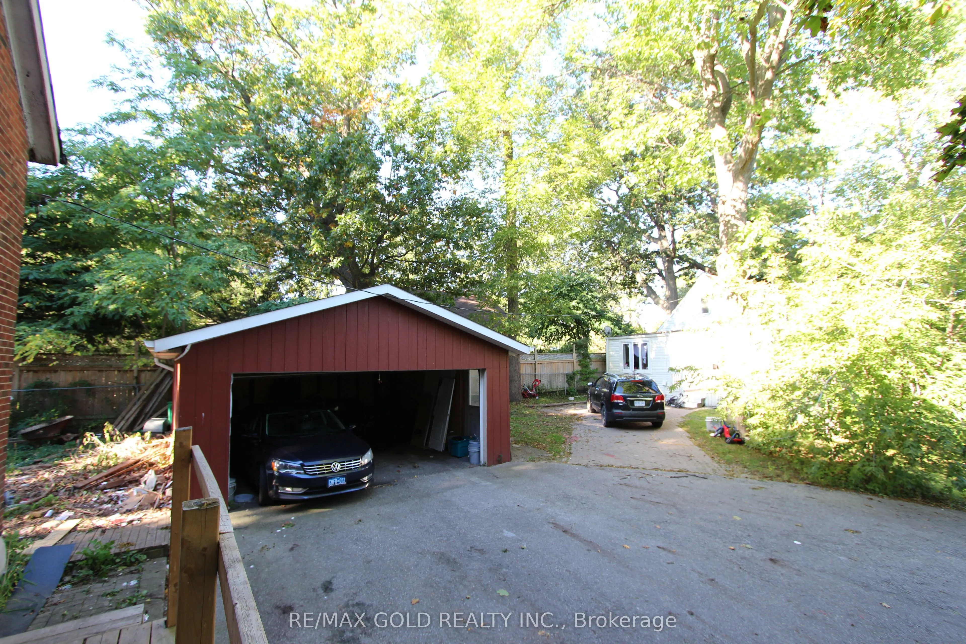 961 Lakeshore Road W