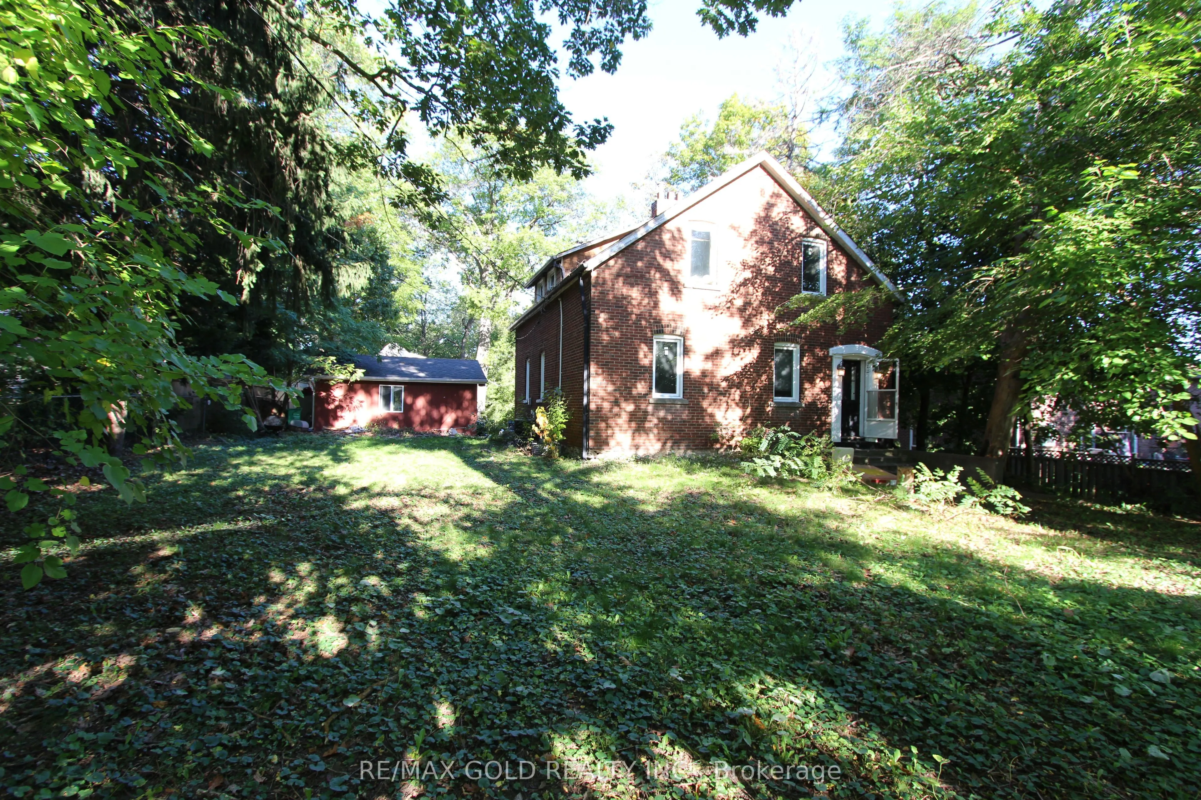 961 Lakeshore Road W