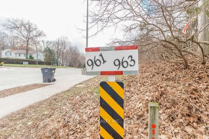 961 Lakeshore Road W