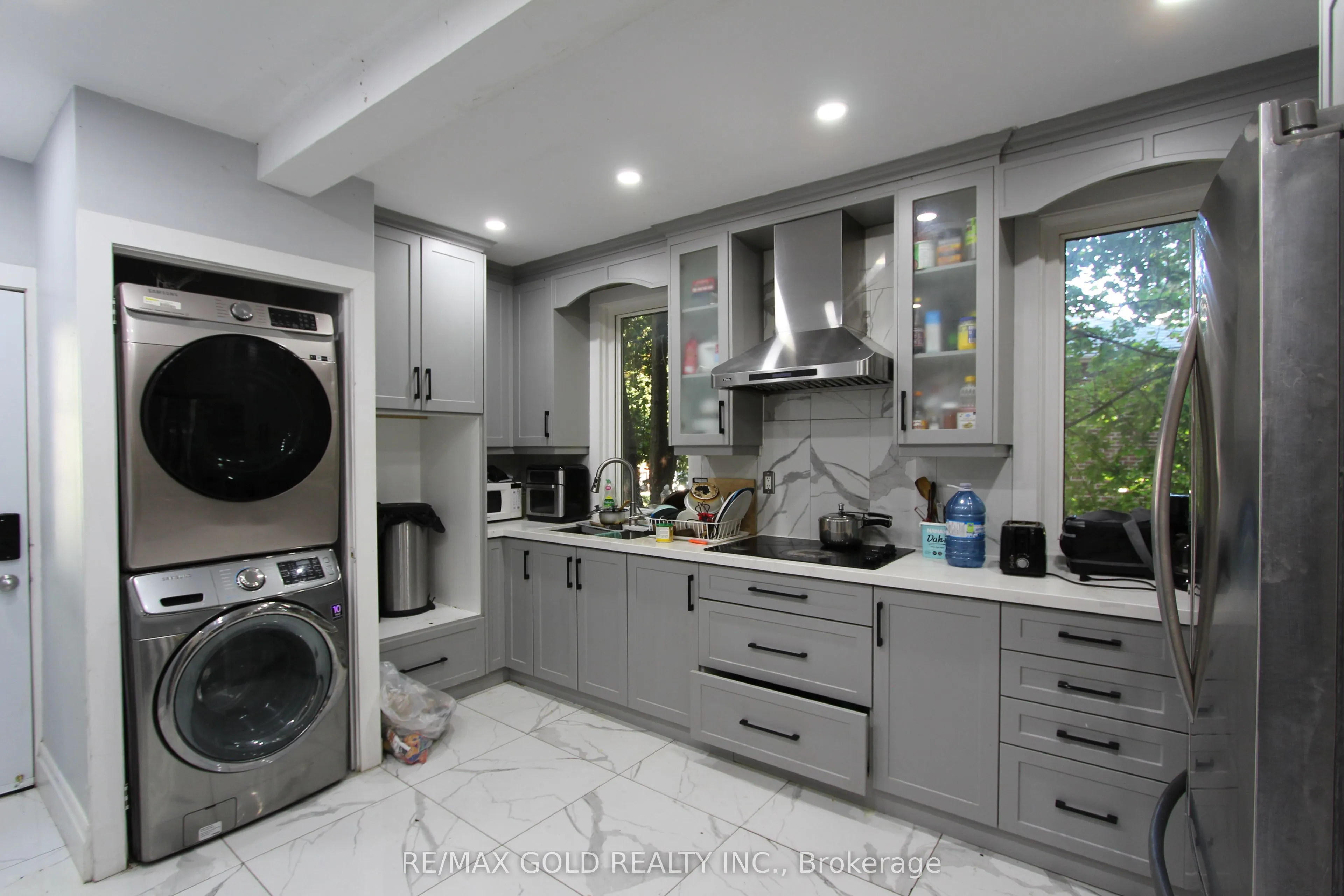 961 Lakeshore Road W