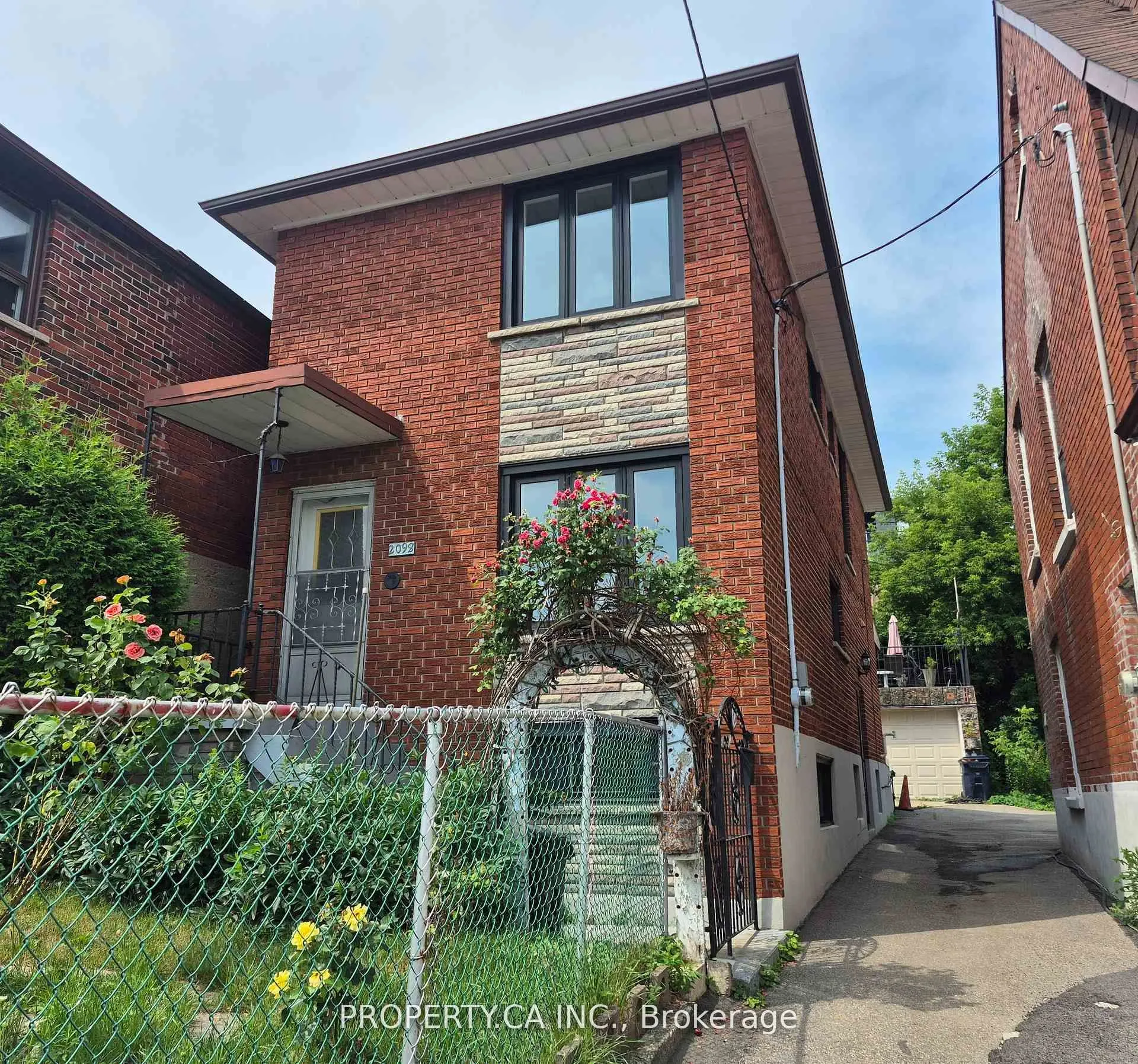 2098 Dufferin Street