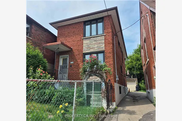 2098 Dufferin Street