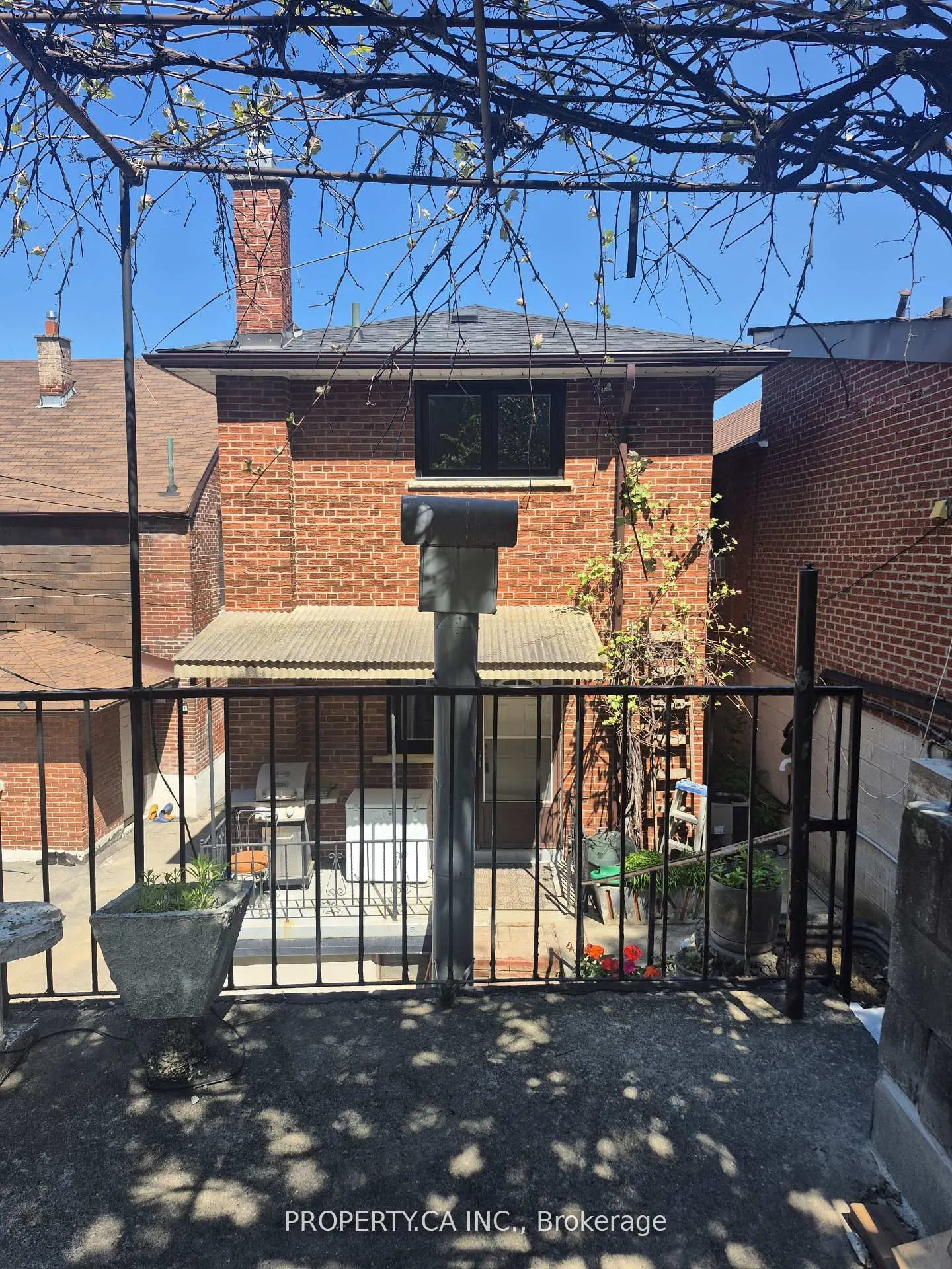 2098 Dufferin Street