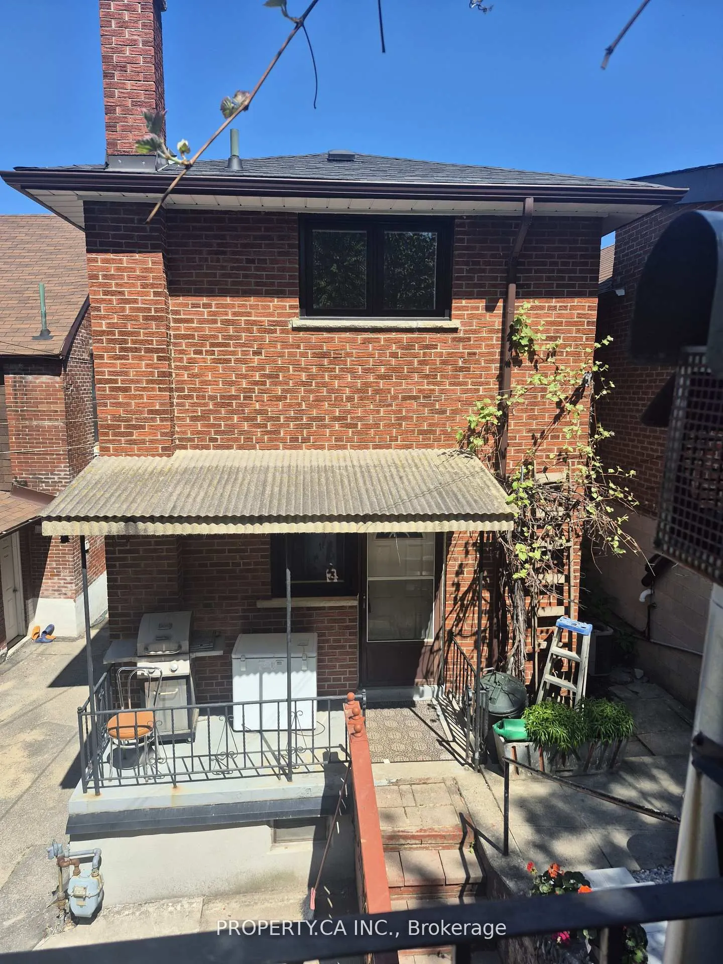 2098 Dufferin Street