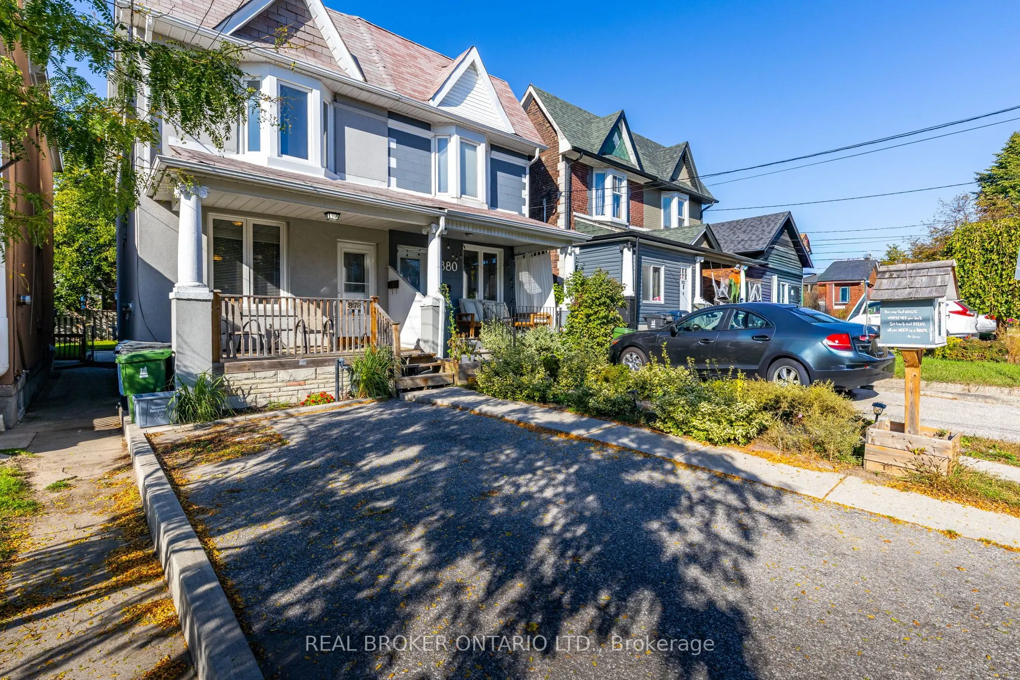 878 Runnymede Road