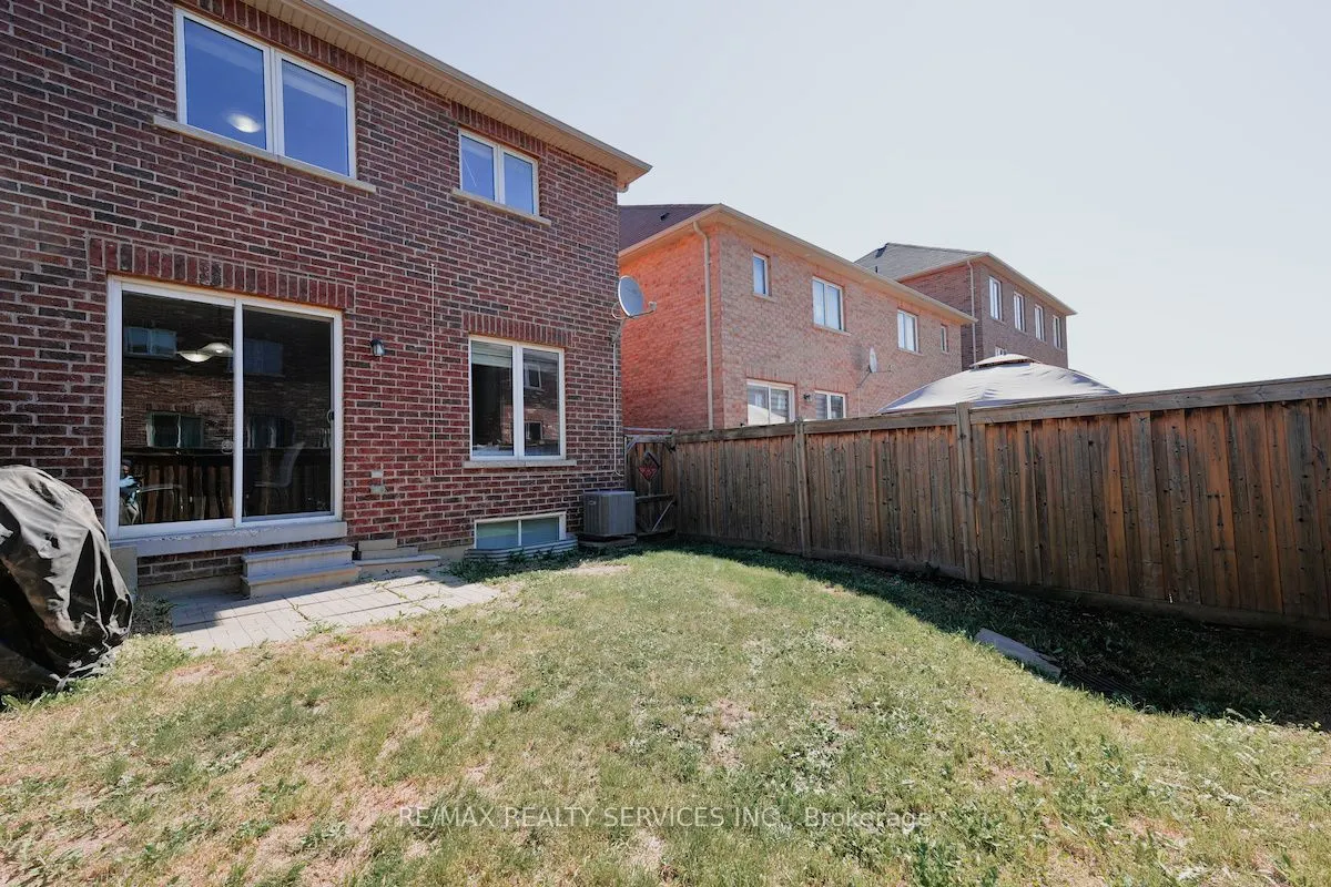 30 Loftsmoor Drive