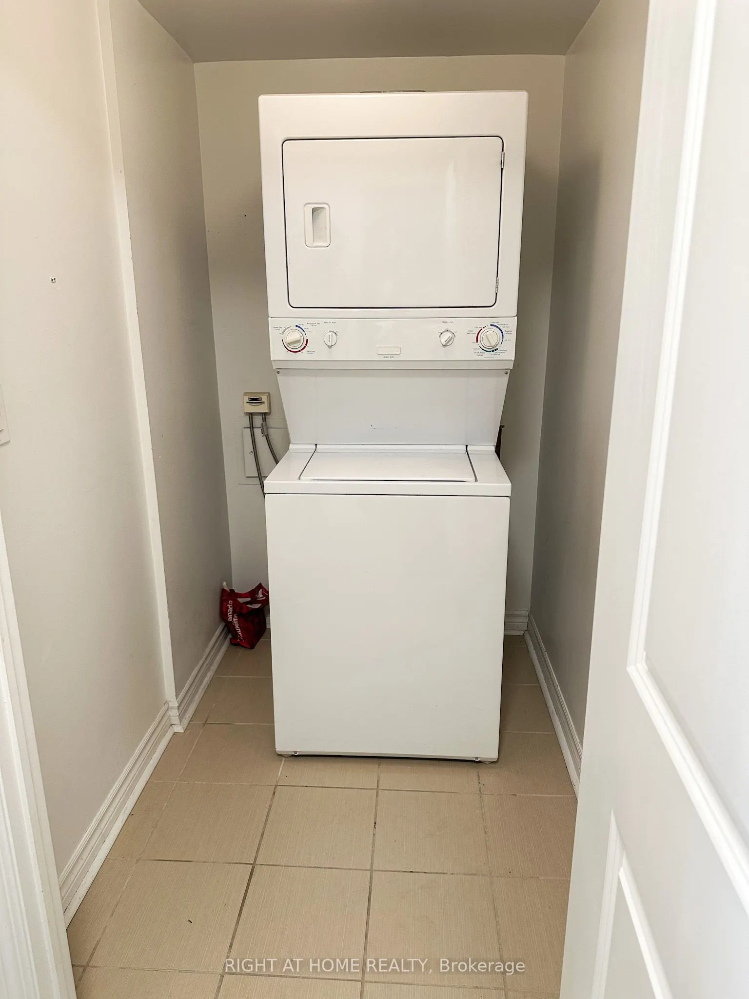 385 Prince Of Wales Drive, #2604