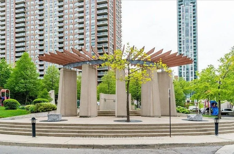 1 Elm Drive W, #1104
