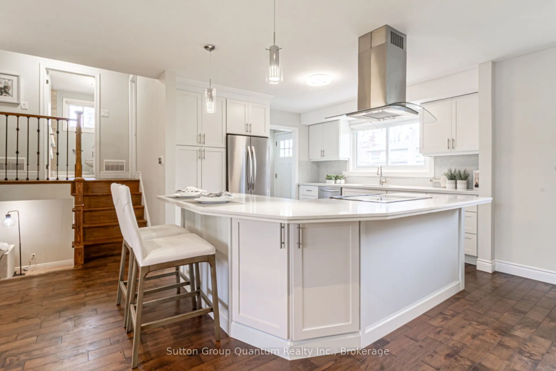 2231 Urwin Crescent