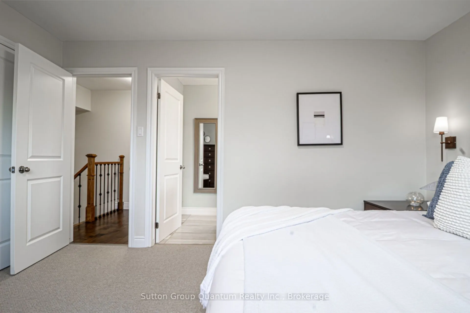 2231 Urwin Crescent