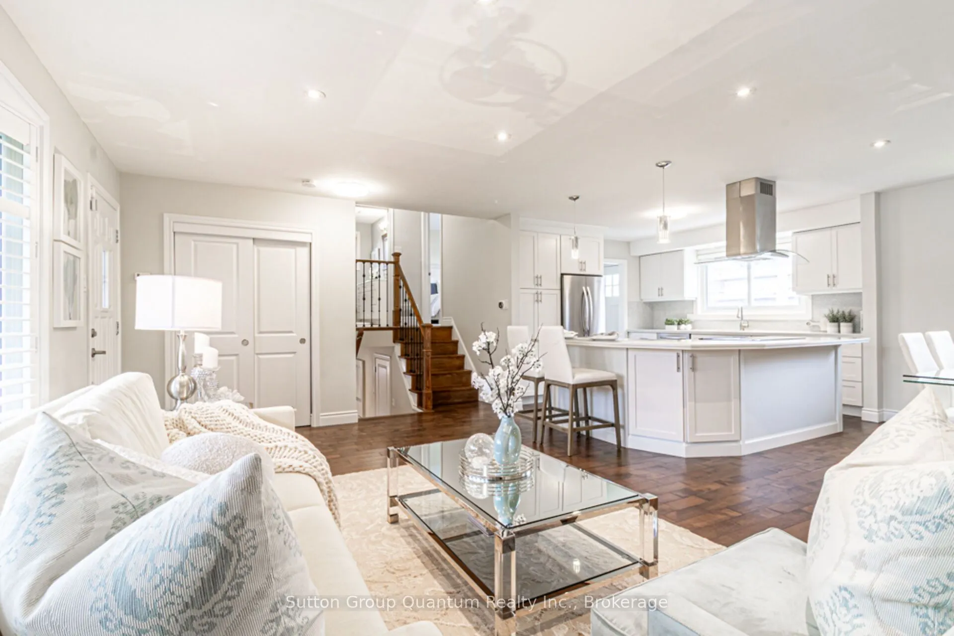 2231 Urwin Crescent