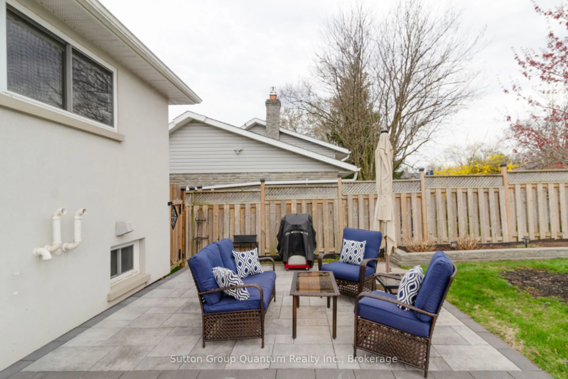 2231 Urwin Crescent