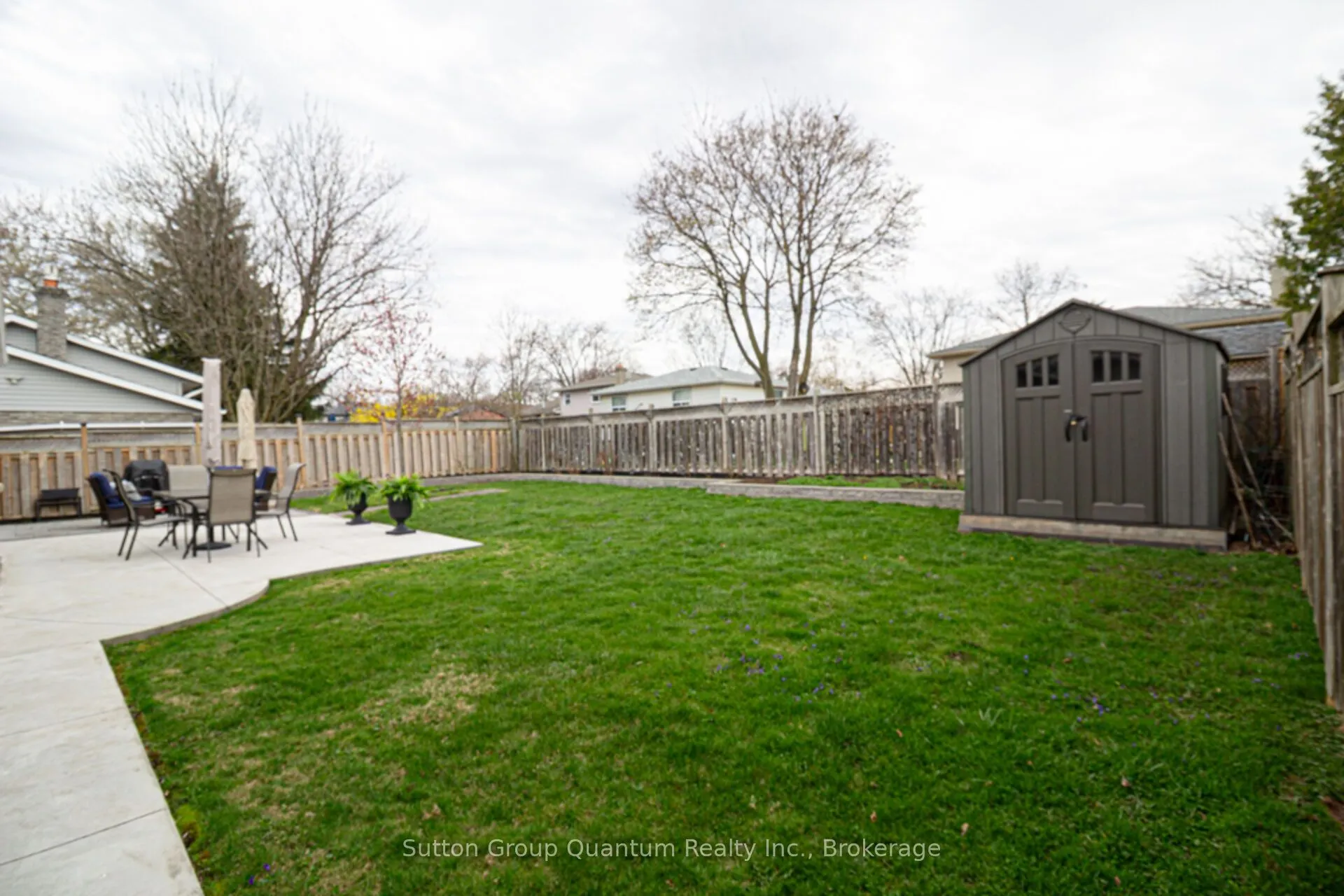 2231 Urwin Crescent