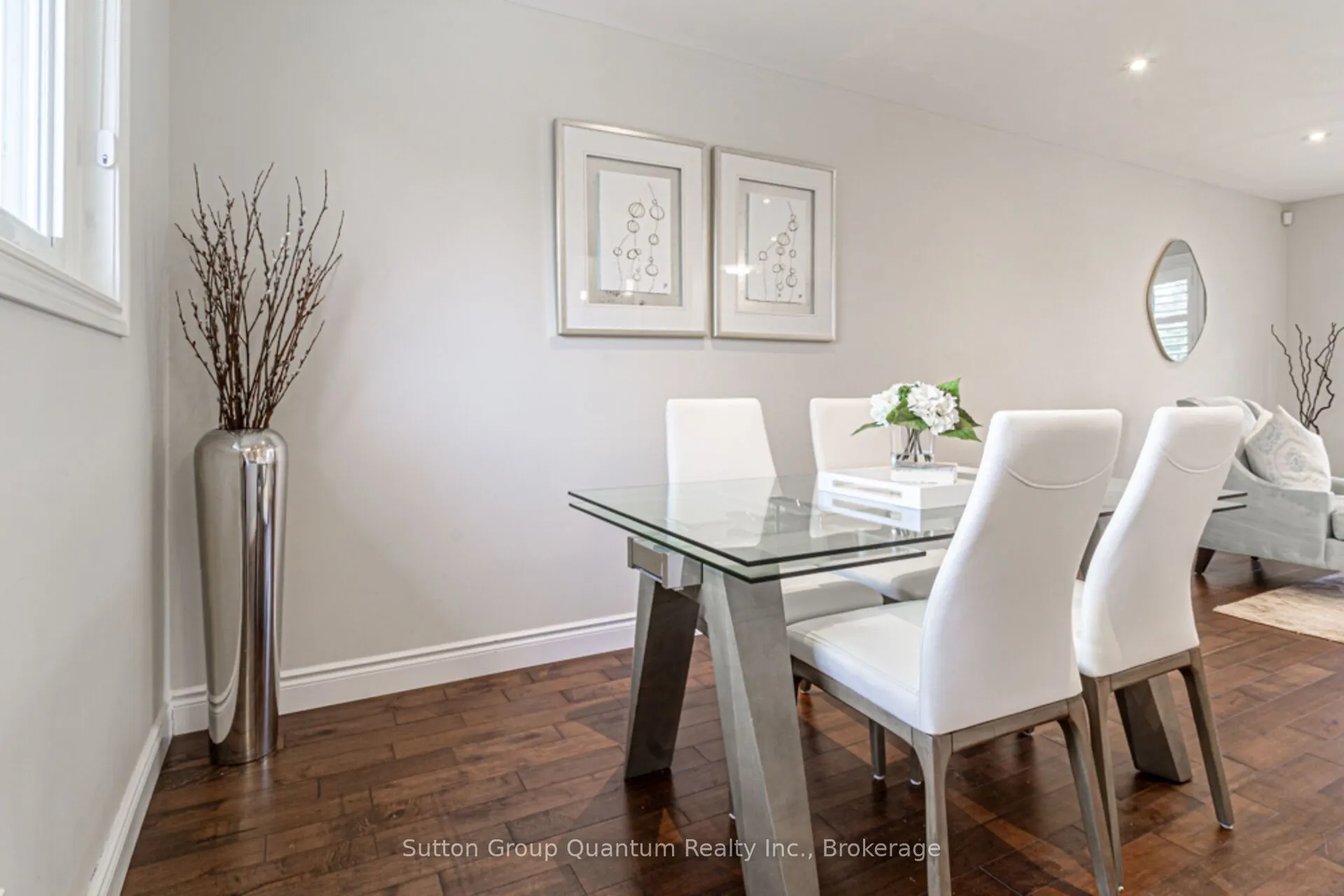 2231 Urwin Crescent