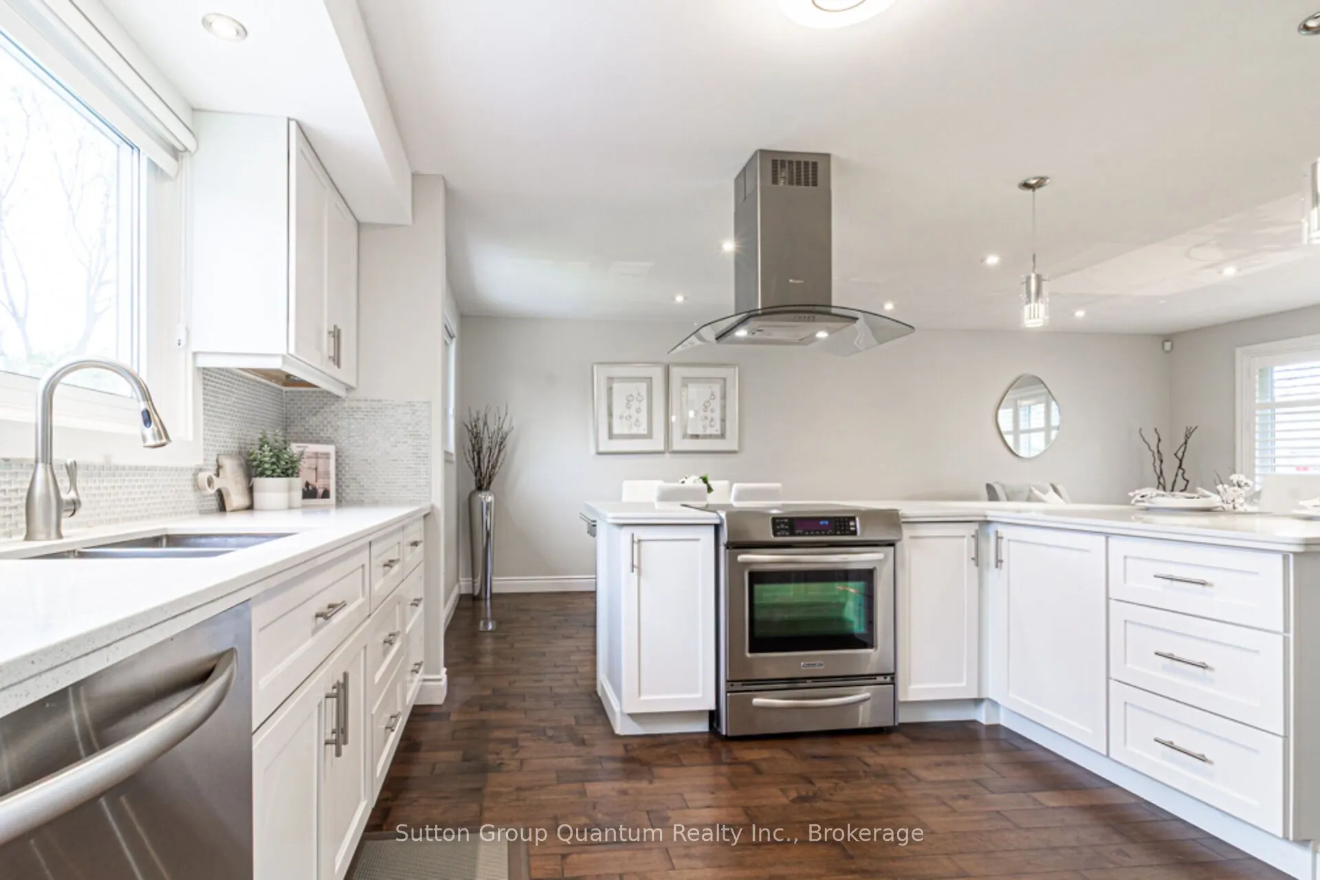 2231 Urwin Crescent
