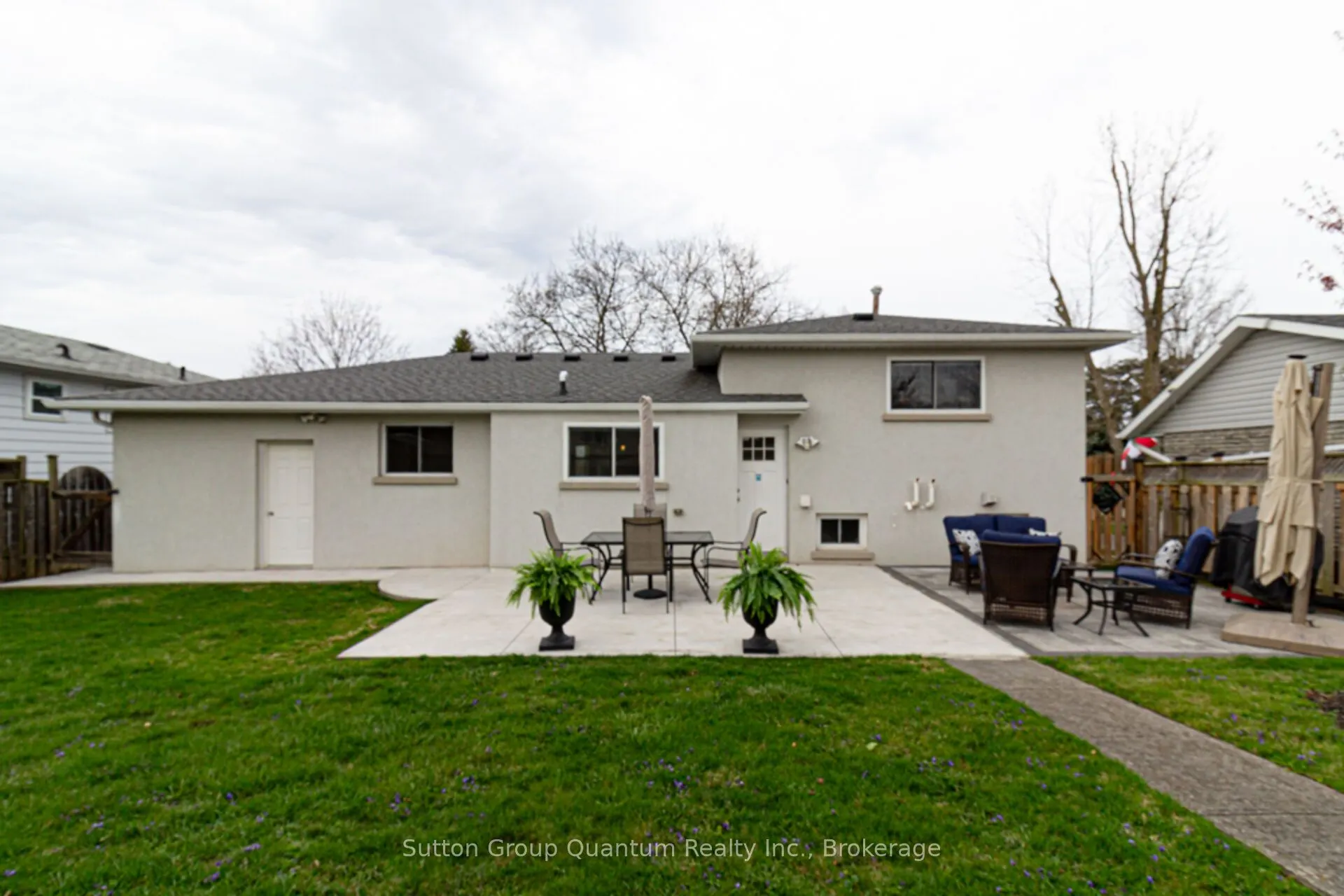 2231 Urwin Crescent