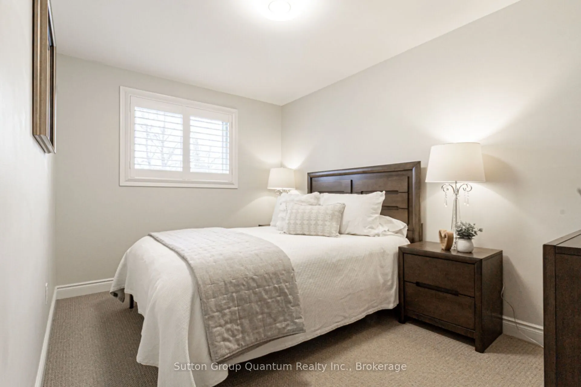 2231 Urwin Crescent