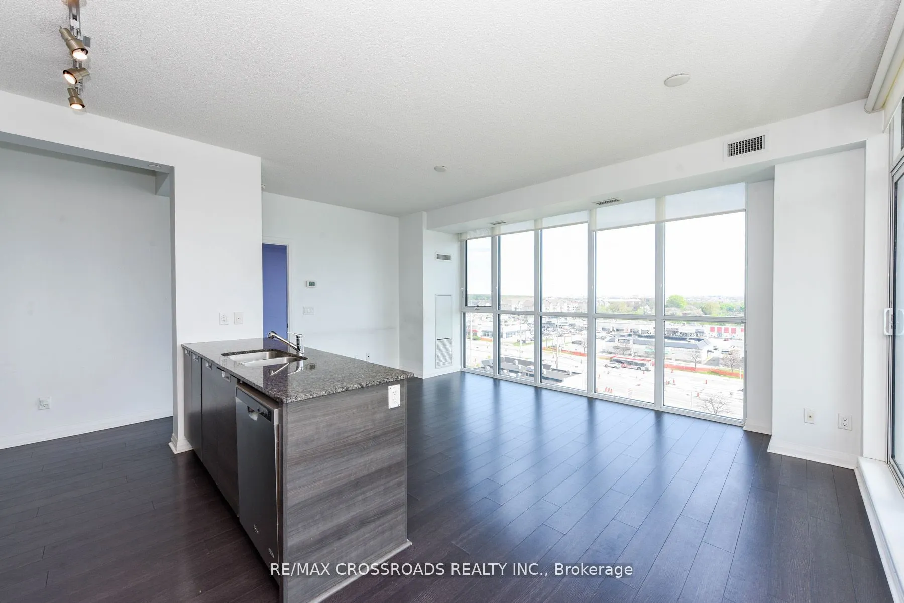 55 Eglinton Avenue W, #807
