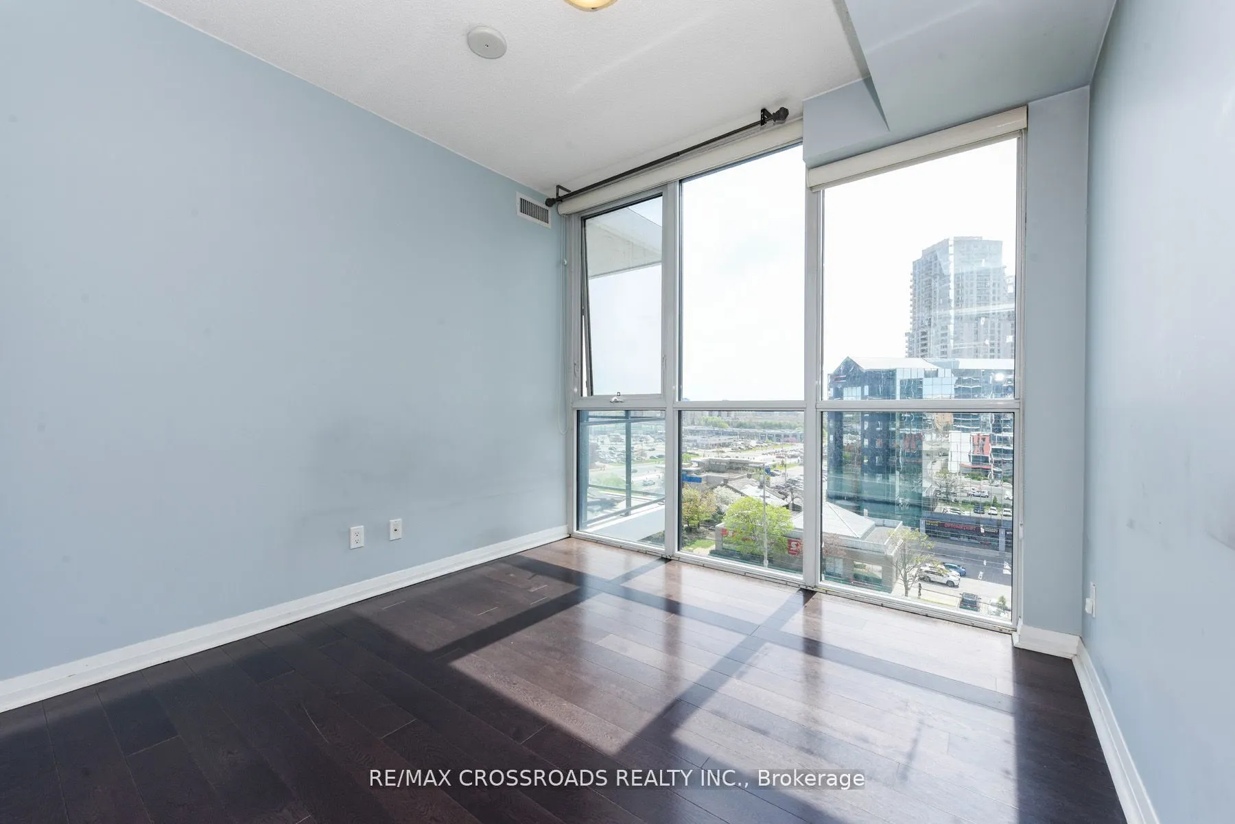 55 Eglinton Avenue W, #807