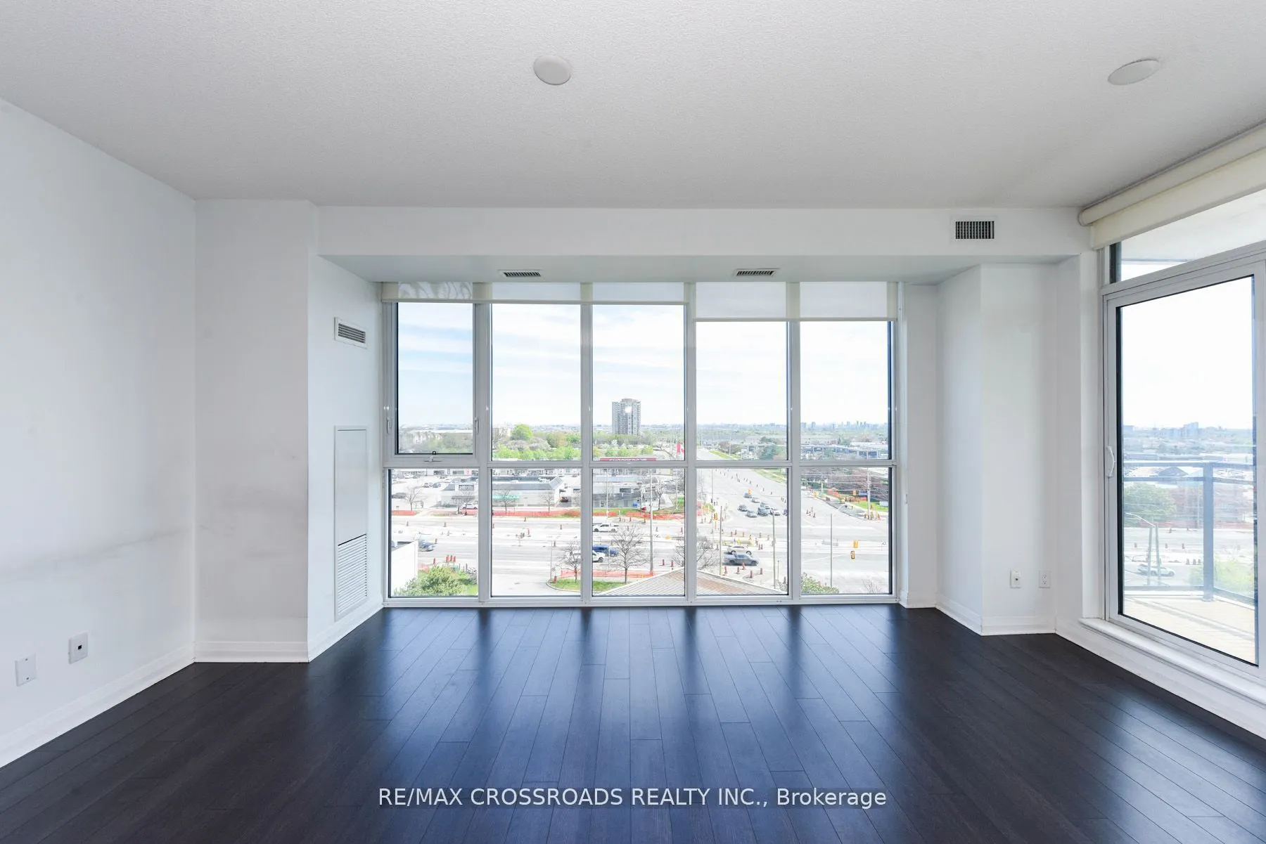 55 Eglinton Avenue W, #807