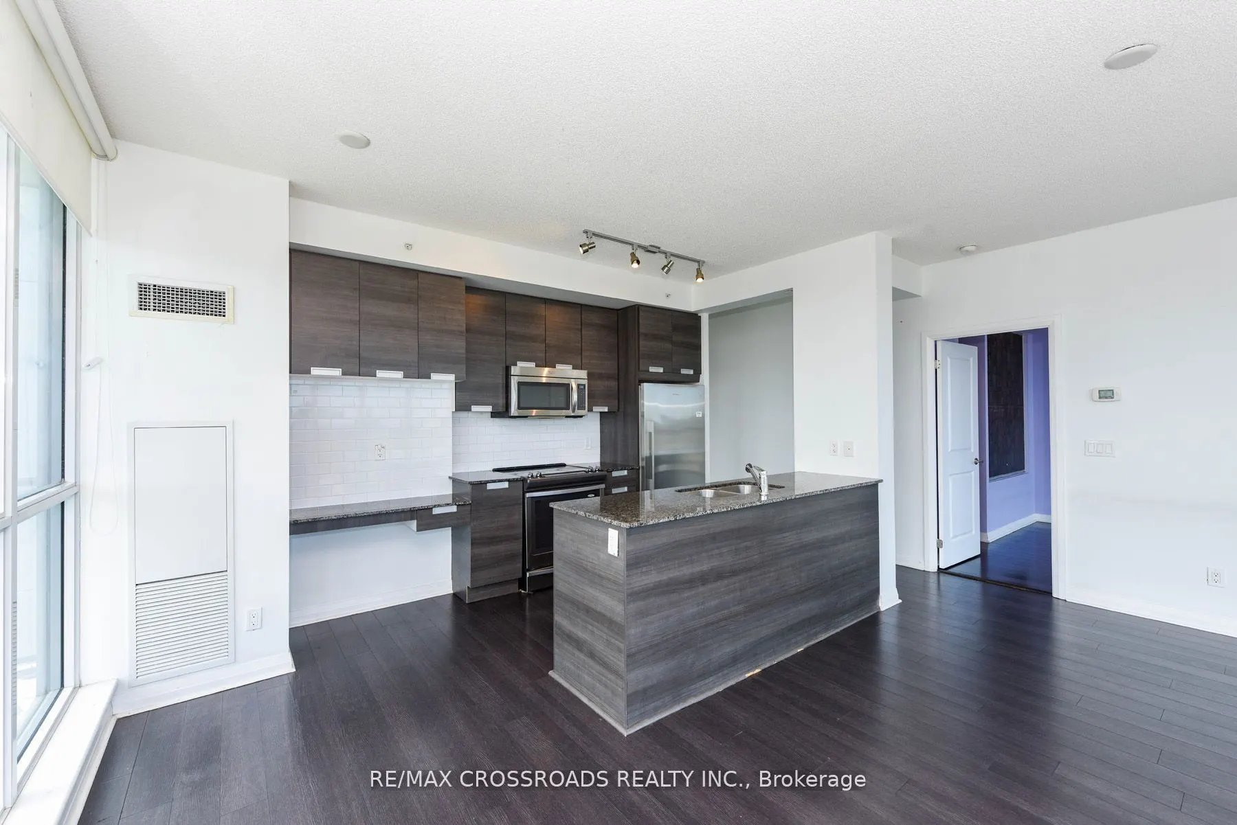 55 Eglinton Avenue W, #807