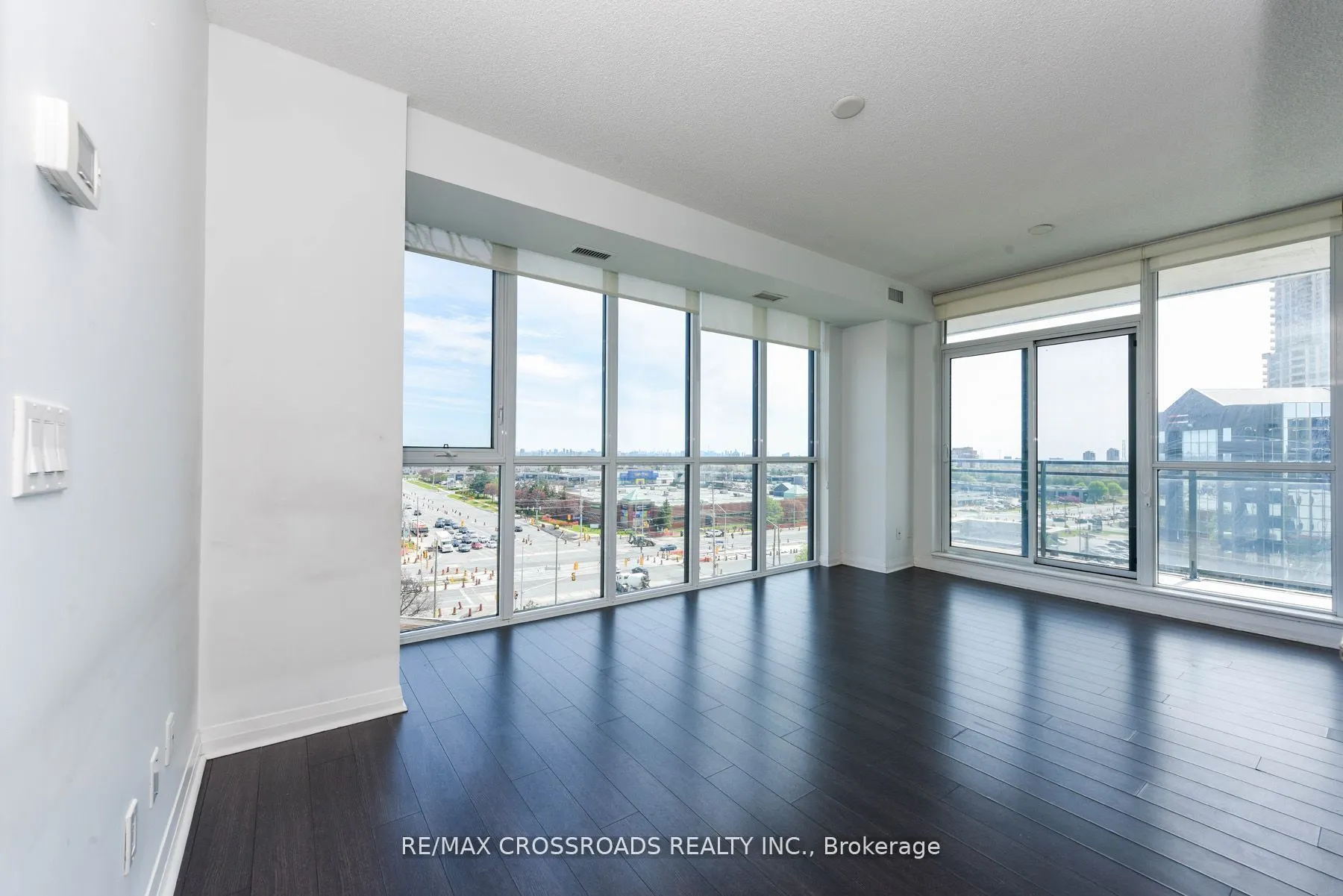 55 Eglinton Avenue W, #807