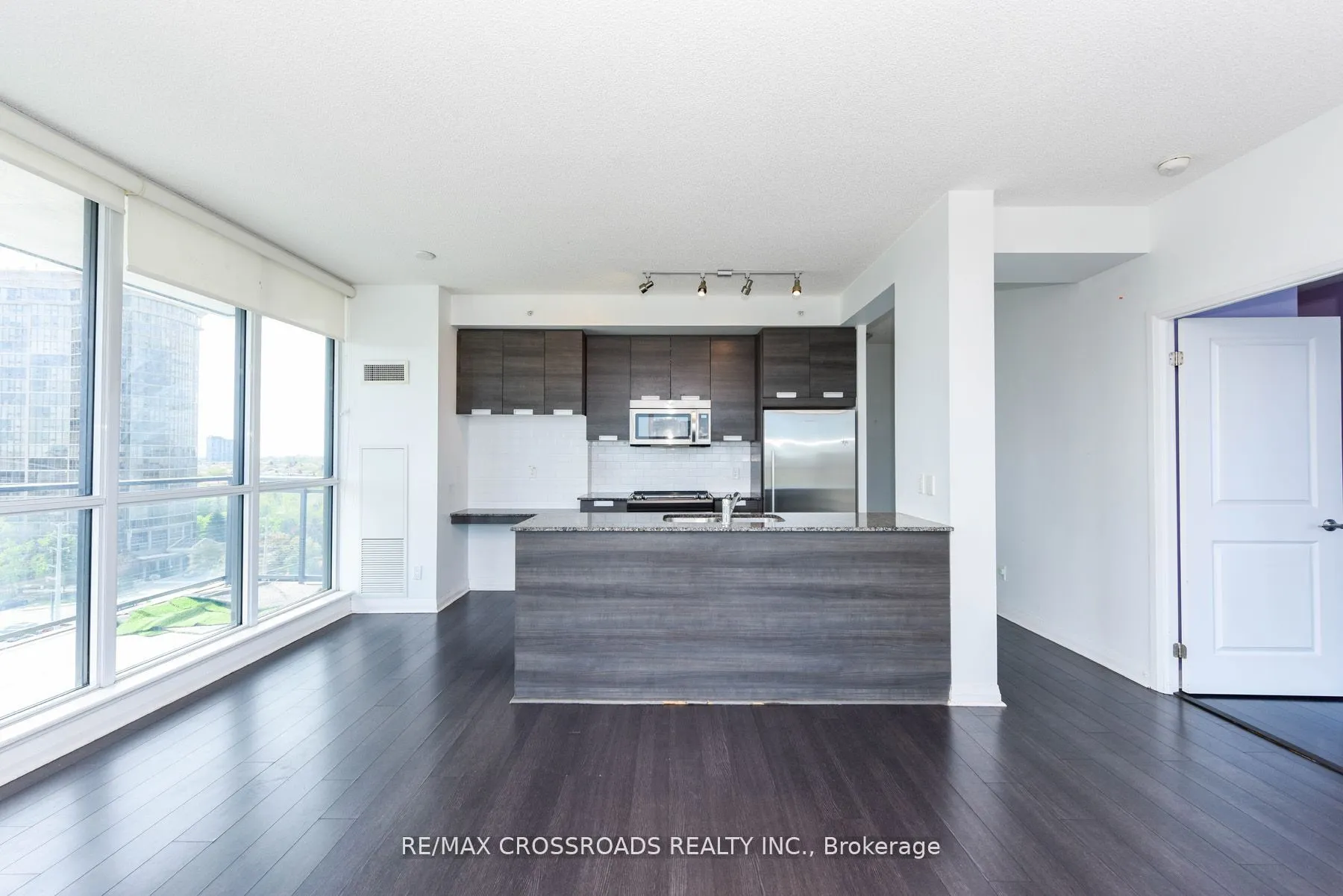 55 Eglinton Avenue W, #807