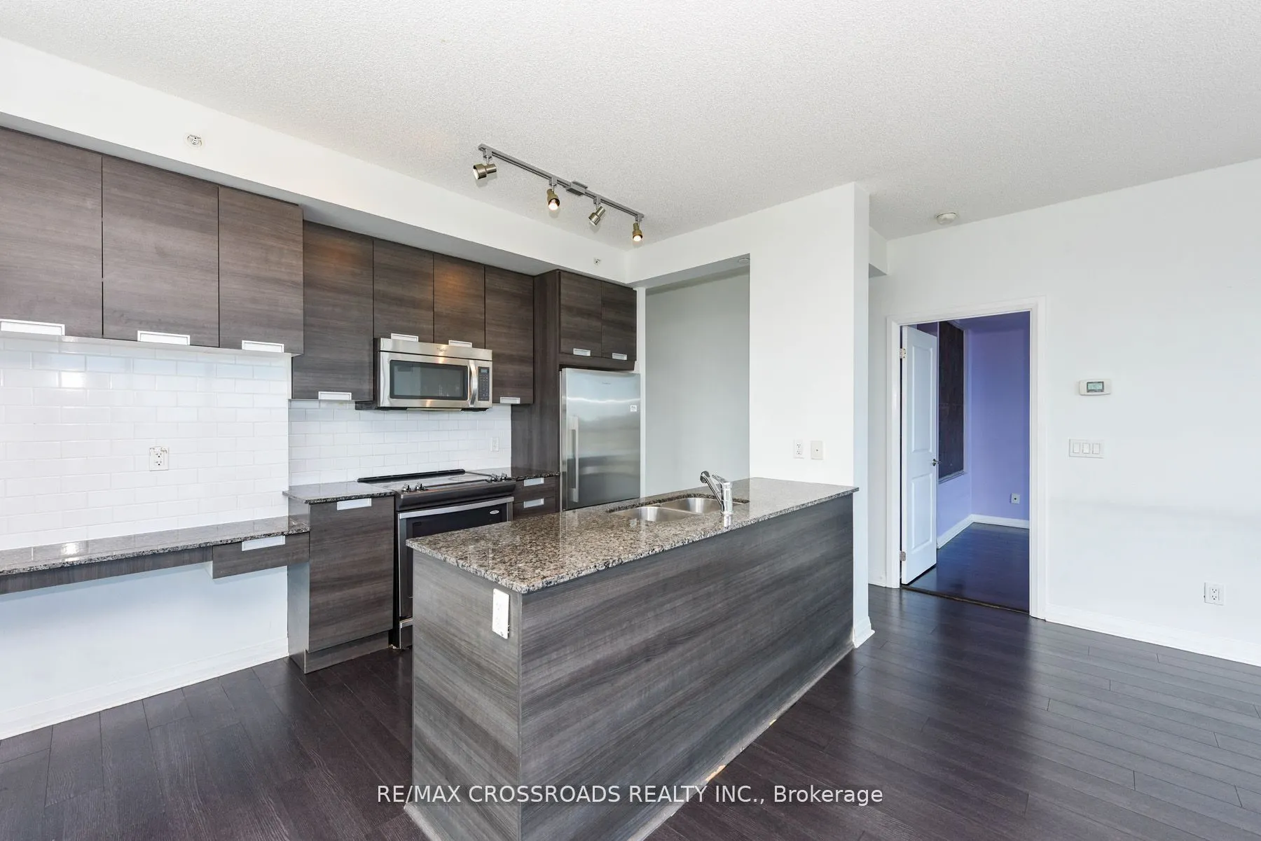 55 Eglinton Avenue W, #807
