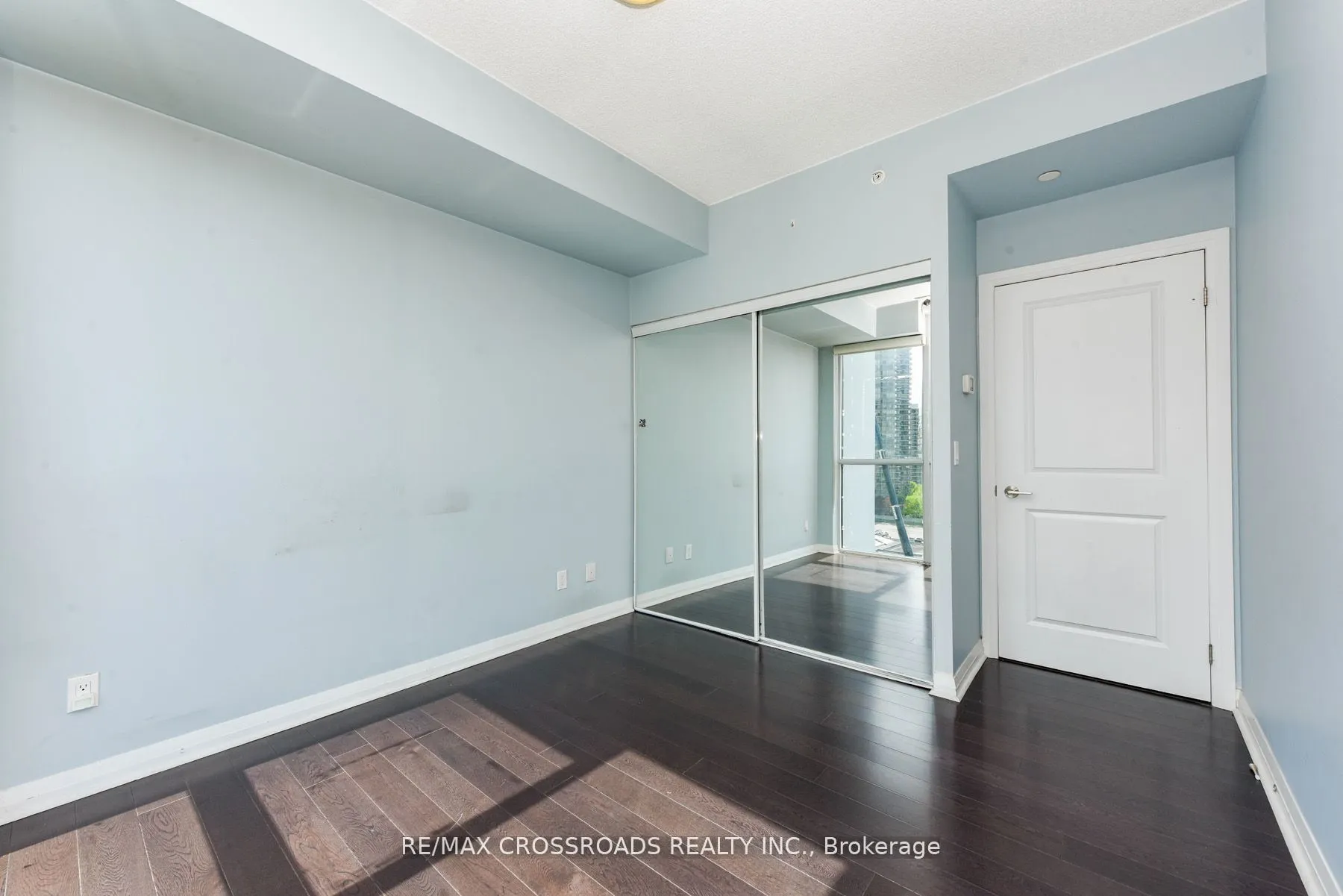 55 Eglinton Avenue W, #807