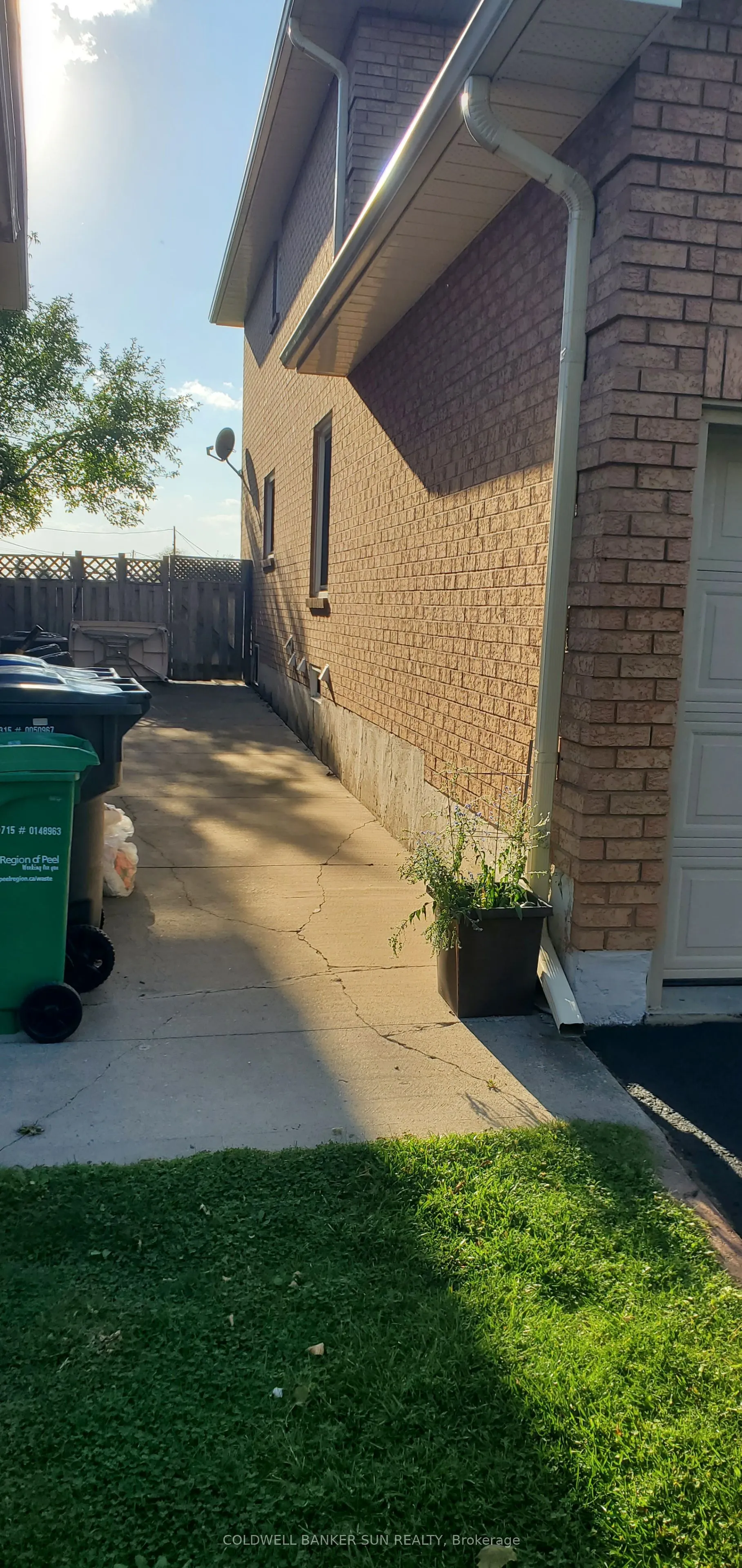 11 Toba Crescent