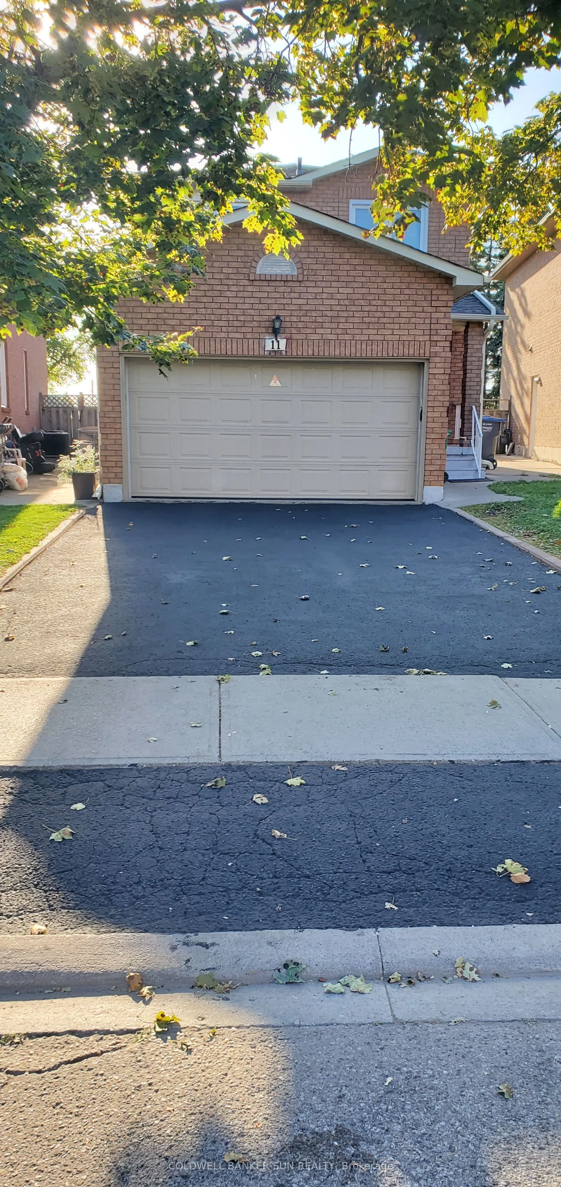 11 Toba Crescent