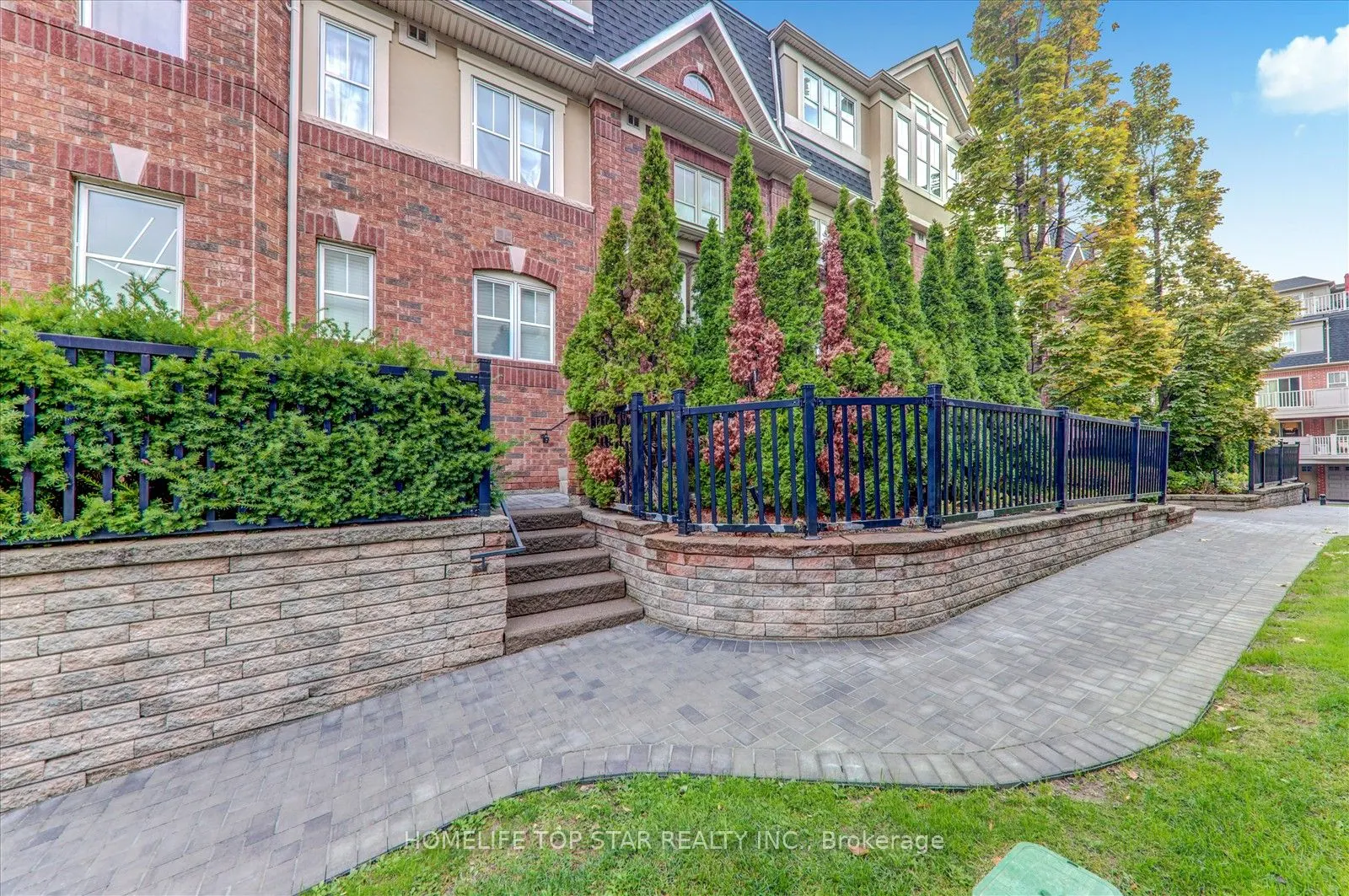 710 Neighbourhood Circle, #6