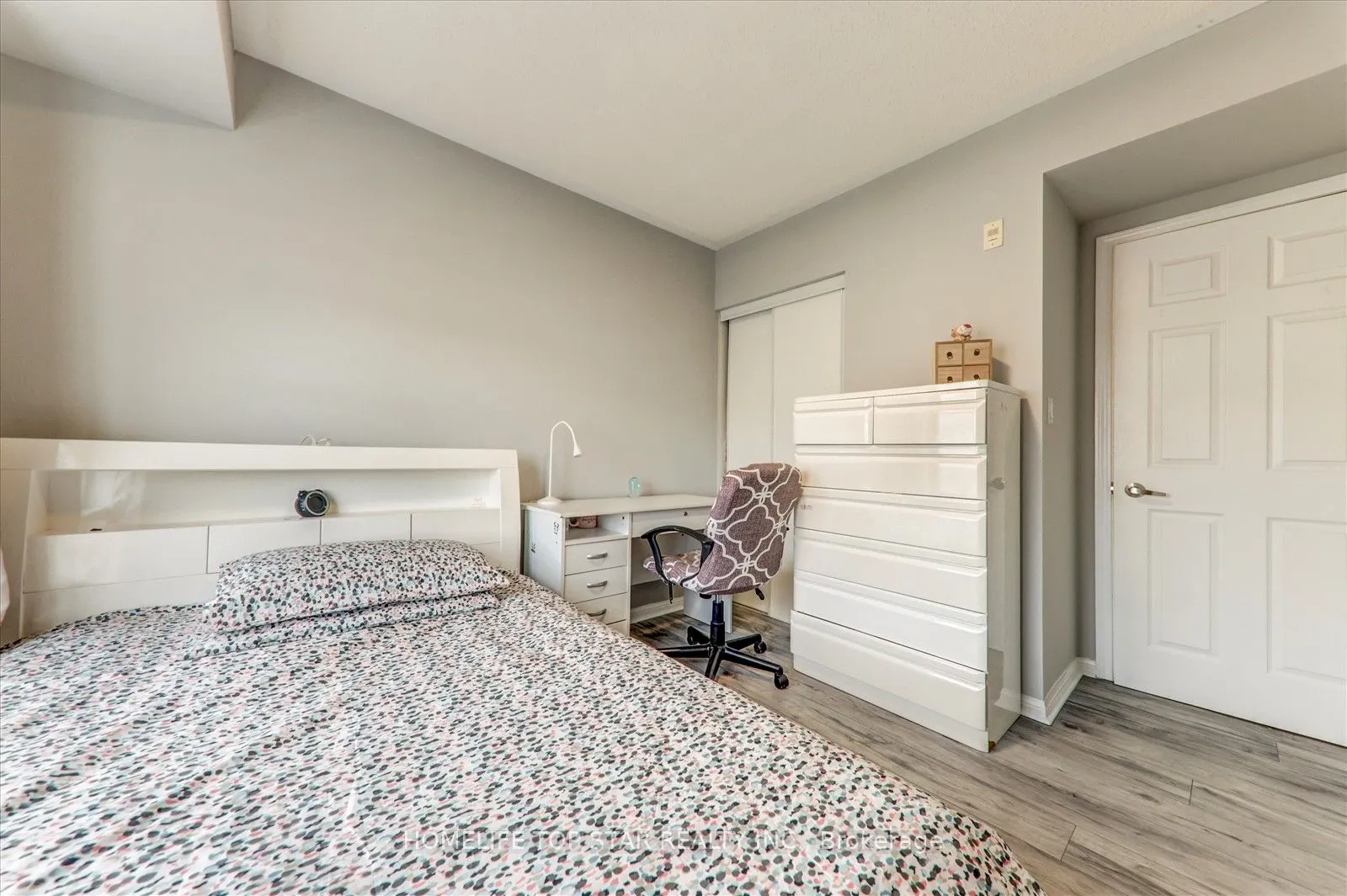 710 Neighbourhood Circle, #6