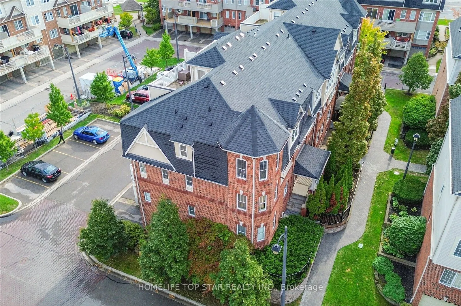 710 Neighbourhood Circle, #6