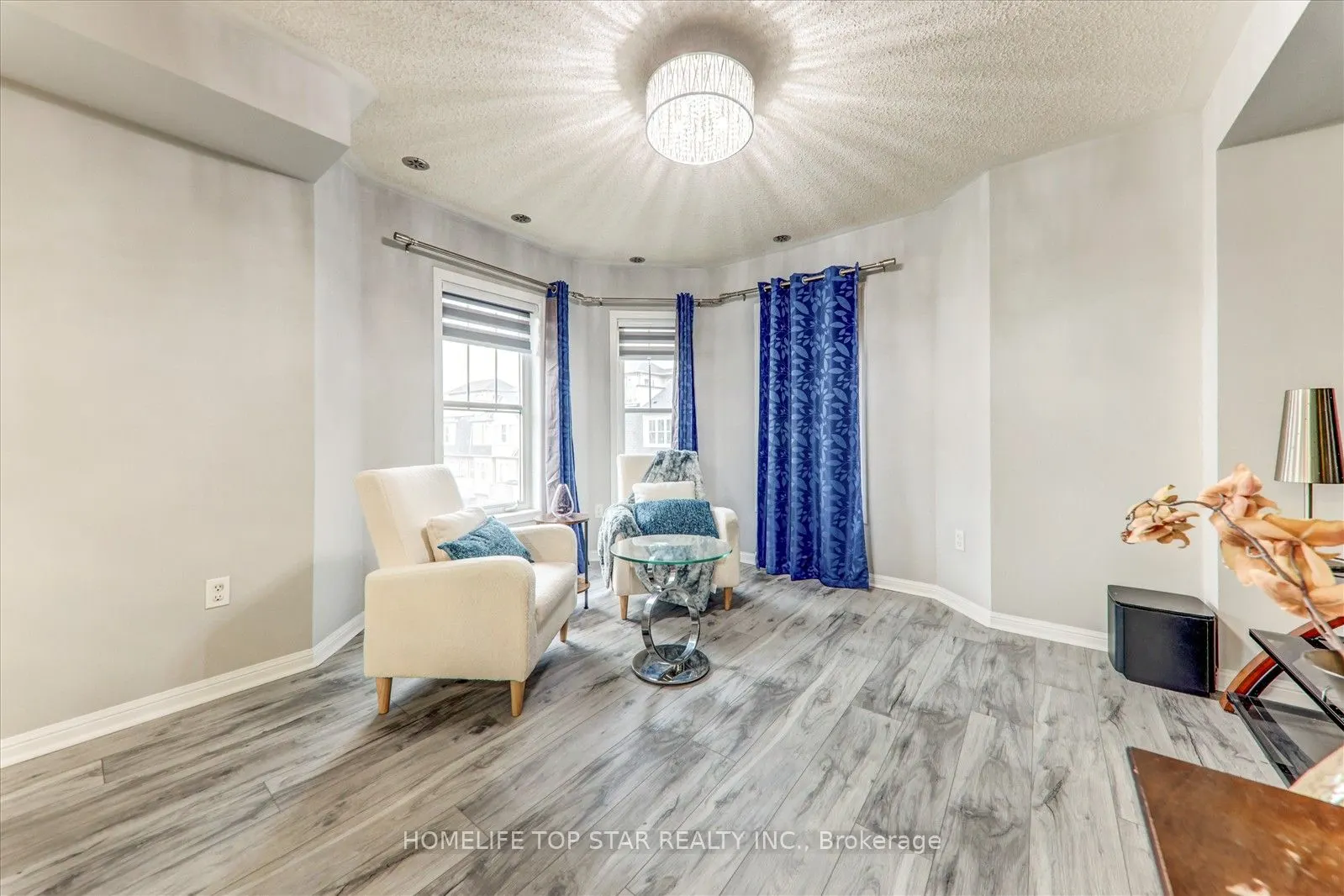 710 Neighbourhood Circle, #6