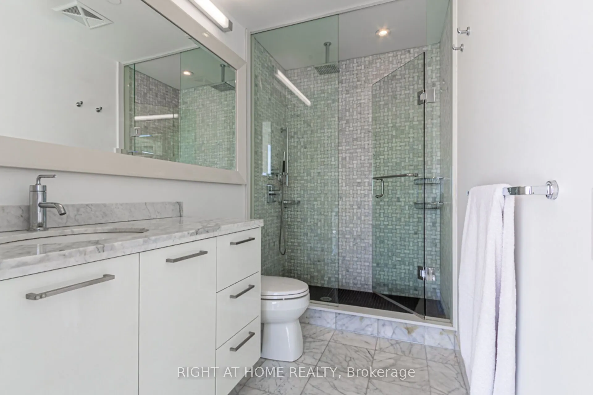 88 Park Lawn Road, #2605