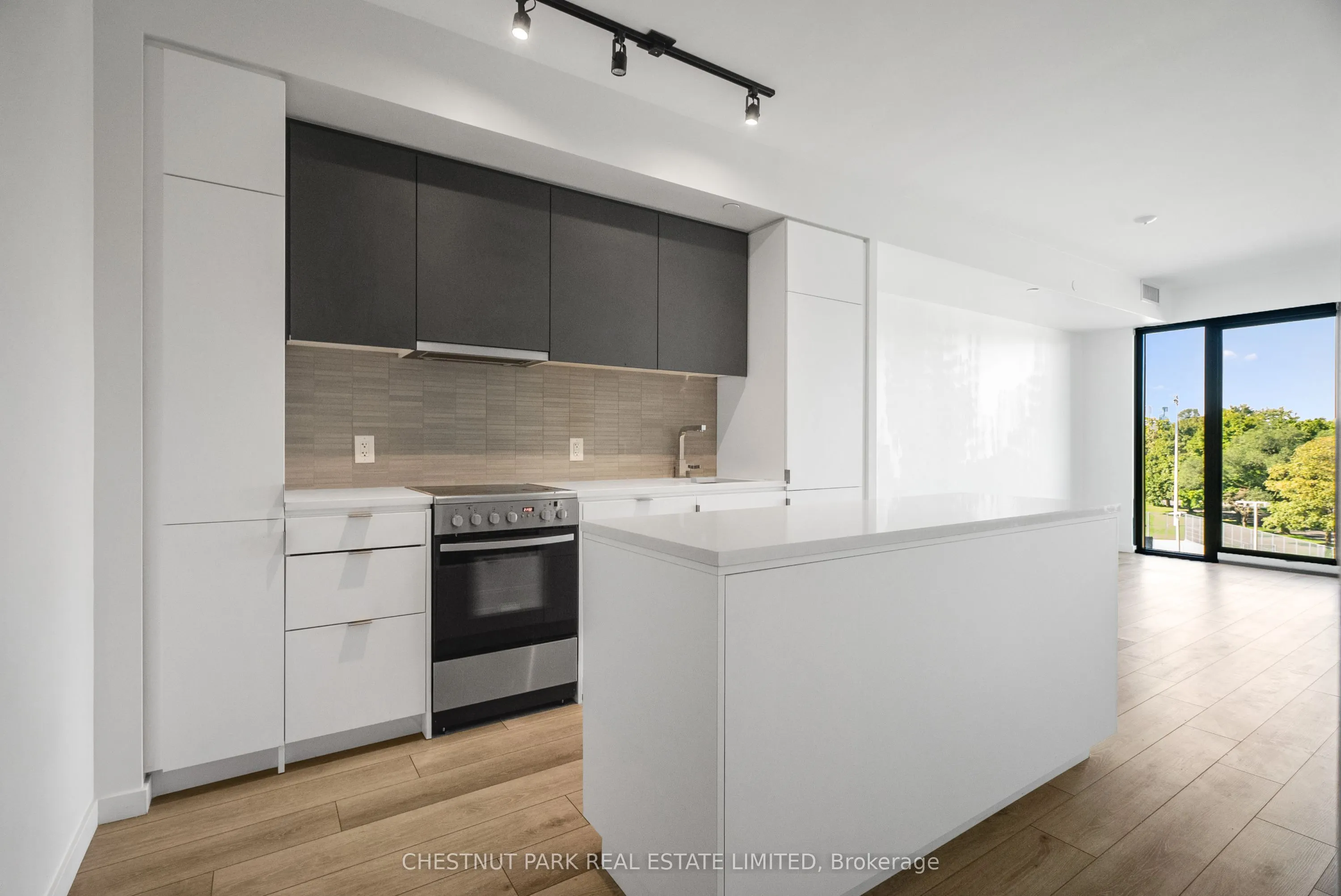 7 Smith Crescent, #06