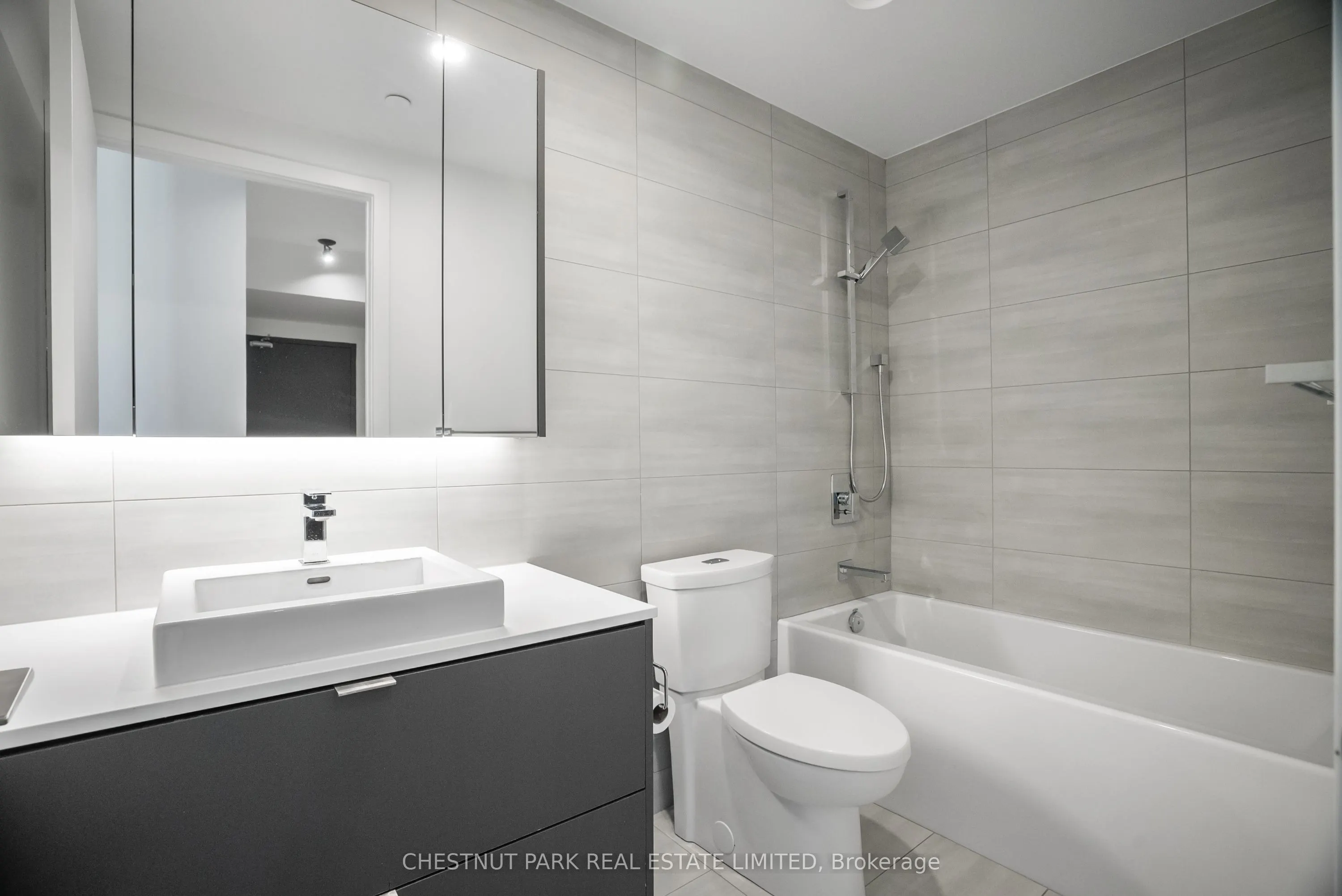 7 Smith Crescent, #06