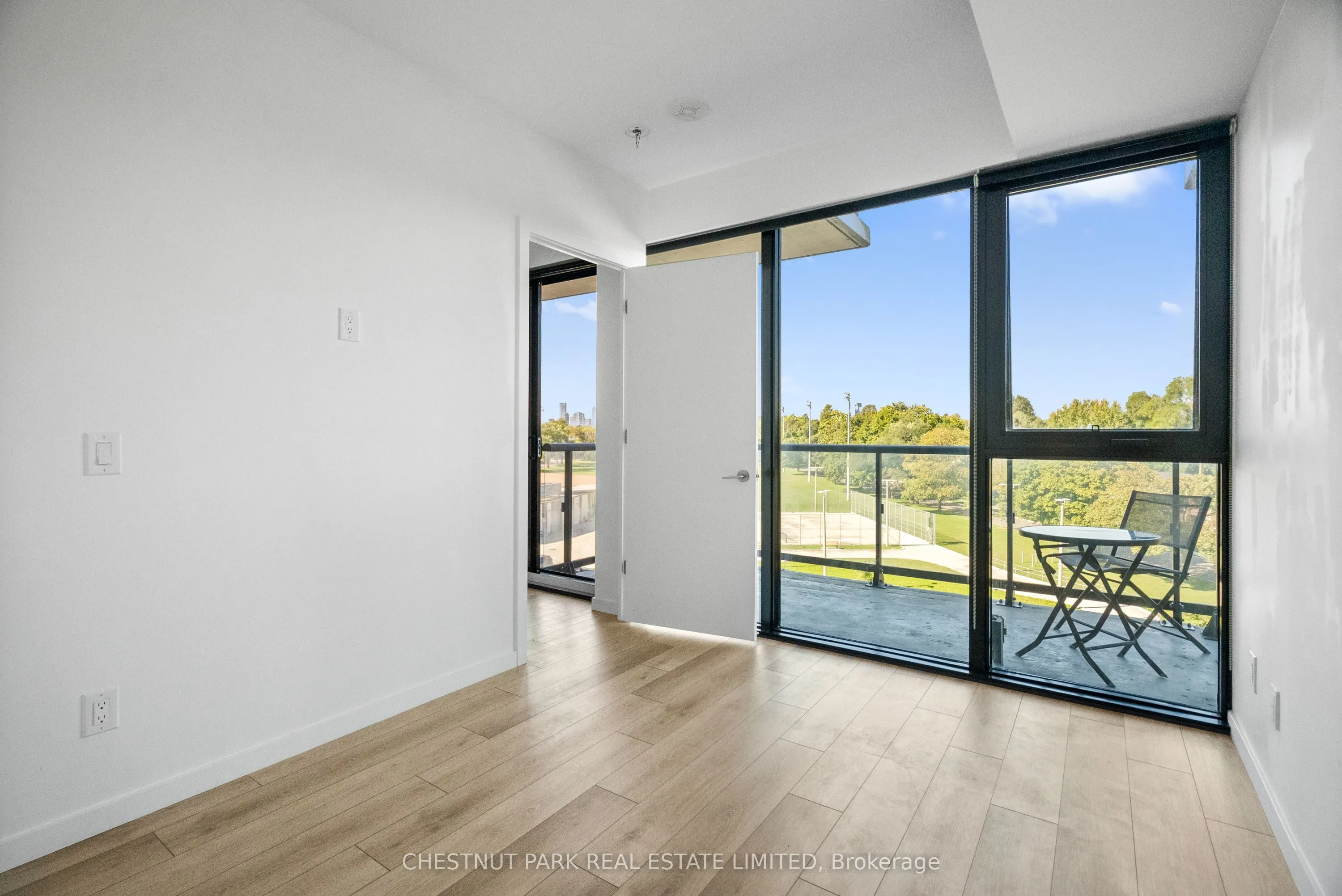 7 Smith Crescent, #06