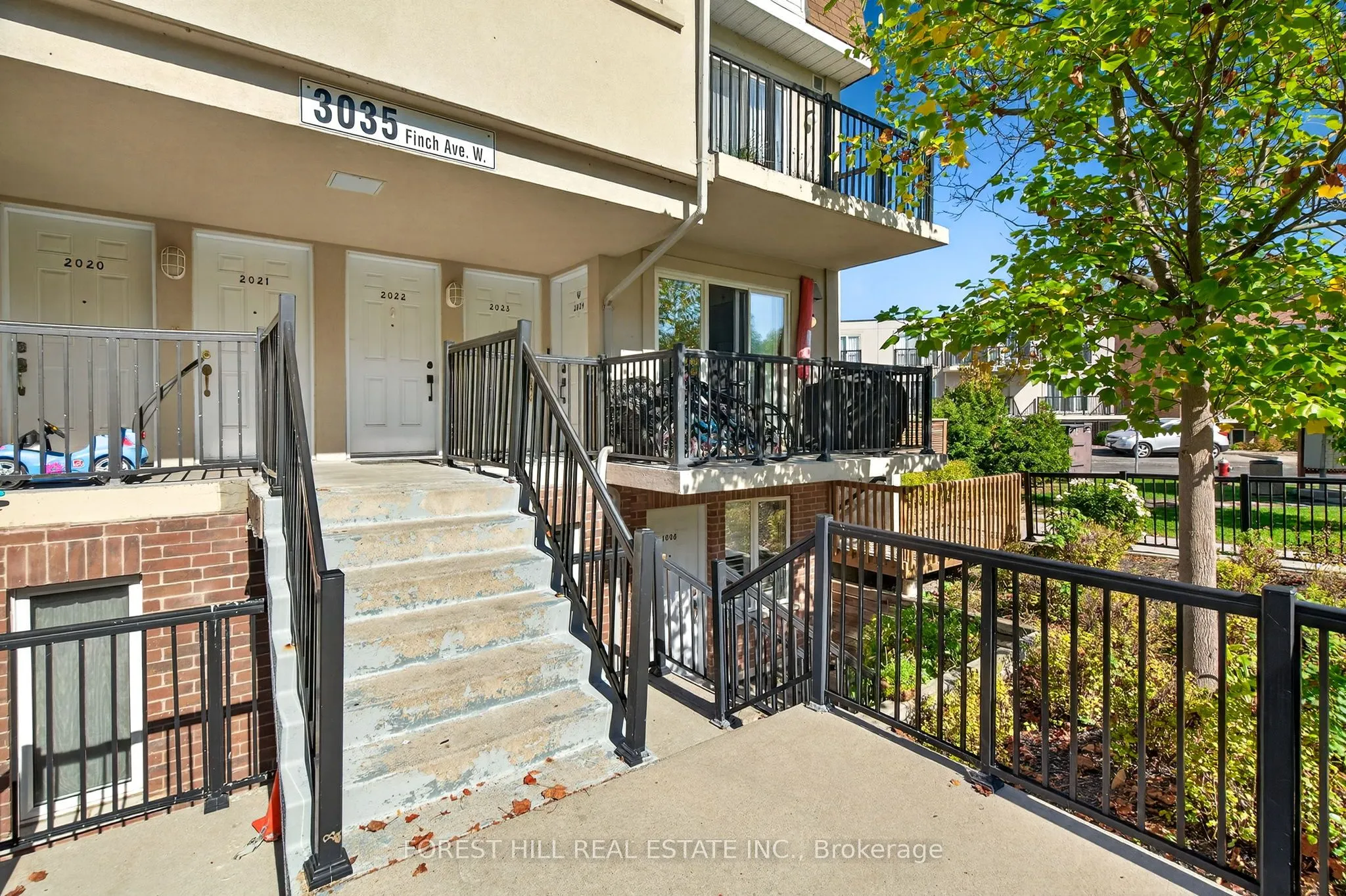 3035 Finch Ave Avenue W, #2022