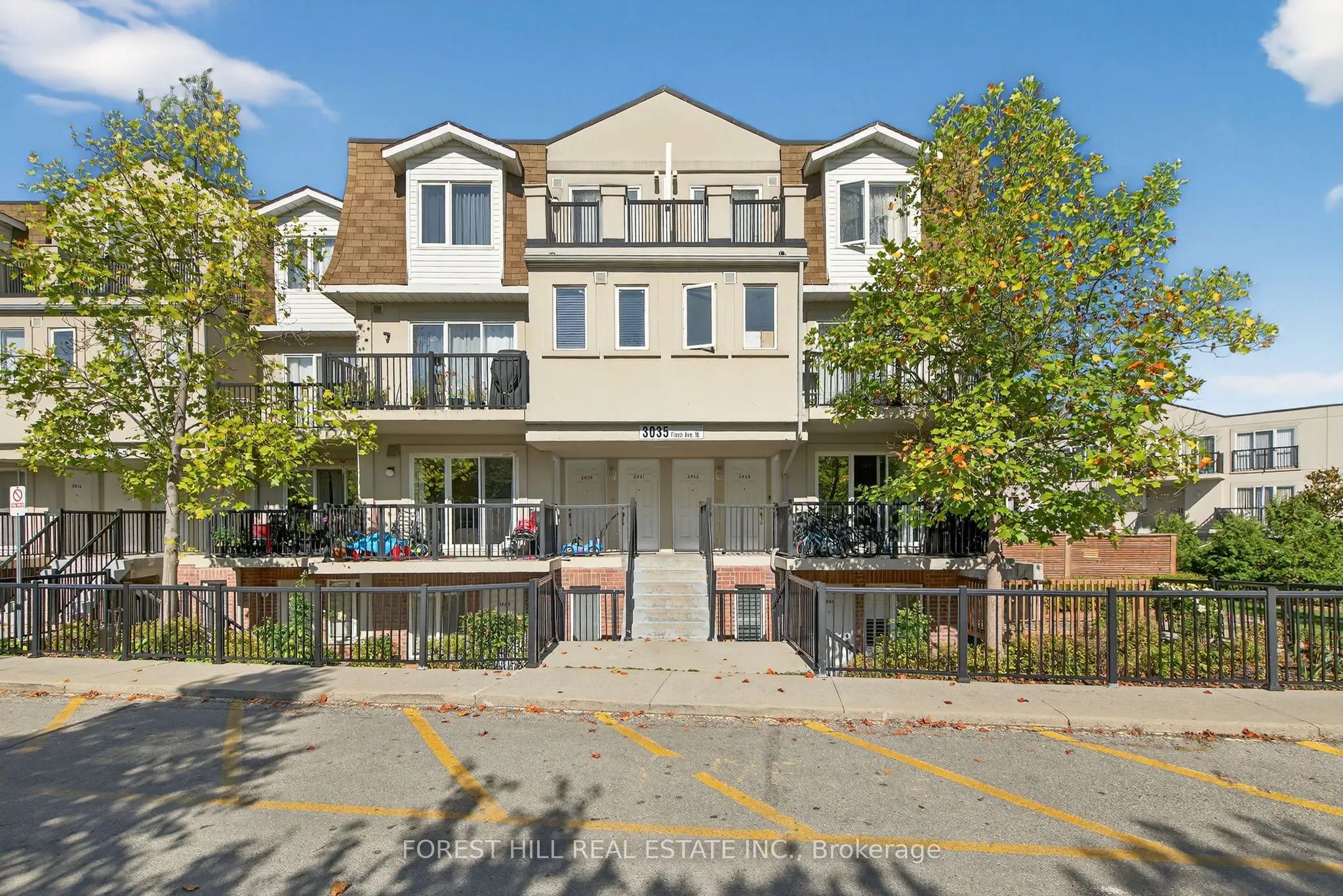3035 Finch Ave Avenue W, #2022
