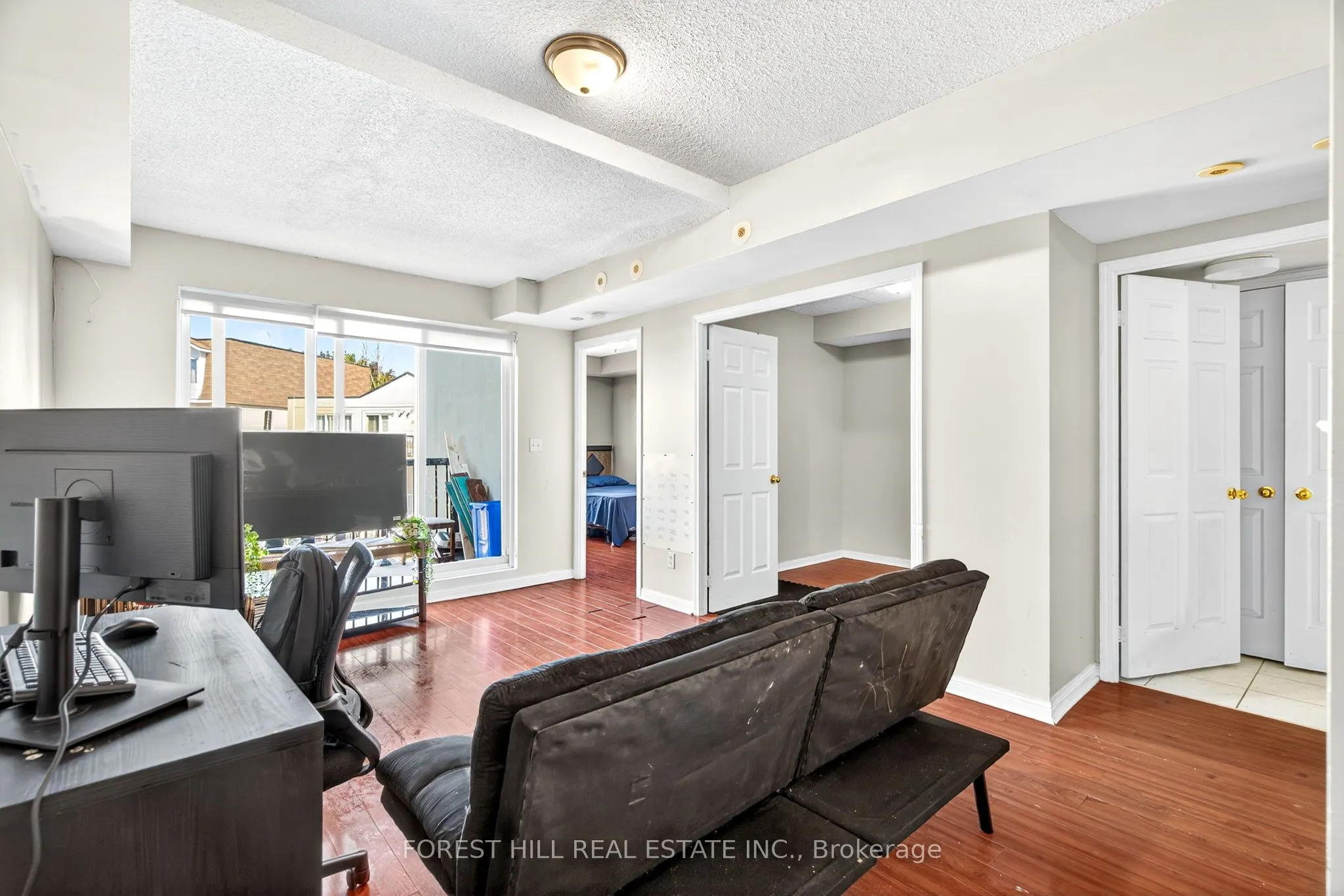 3035 Finch Ave Avenue W, #2022