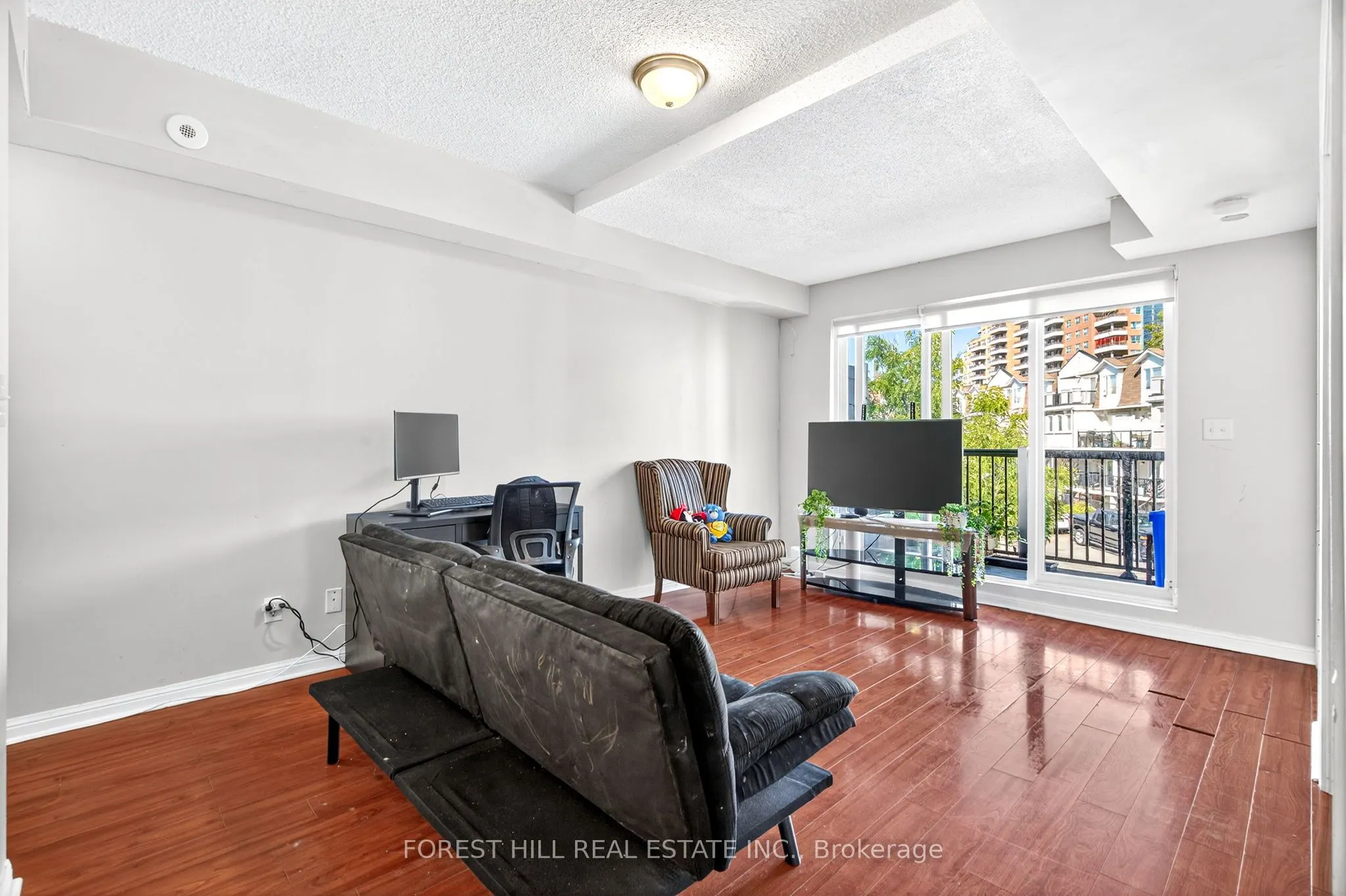 3035 Finch Ave Avenue W, #2022