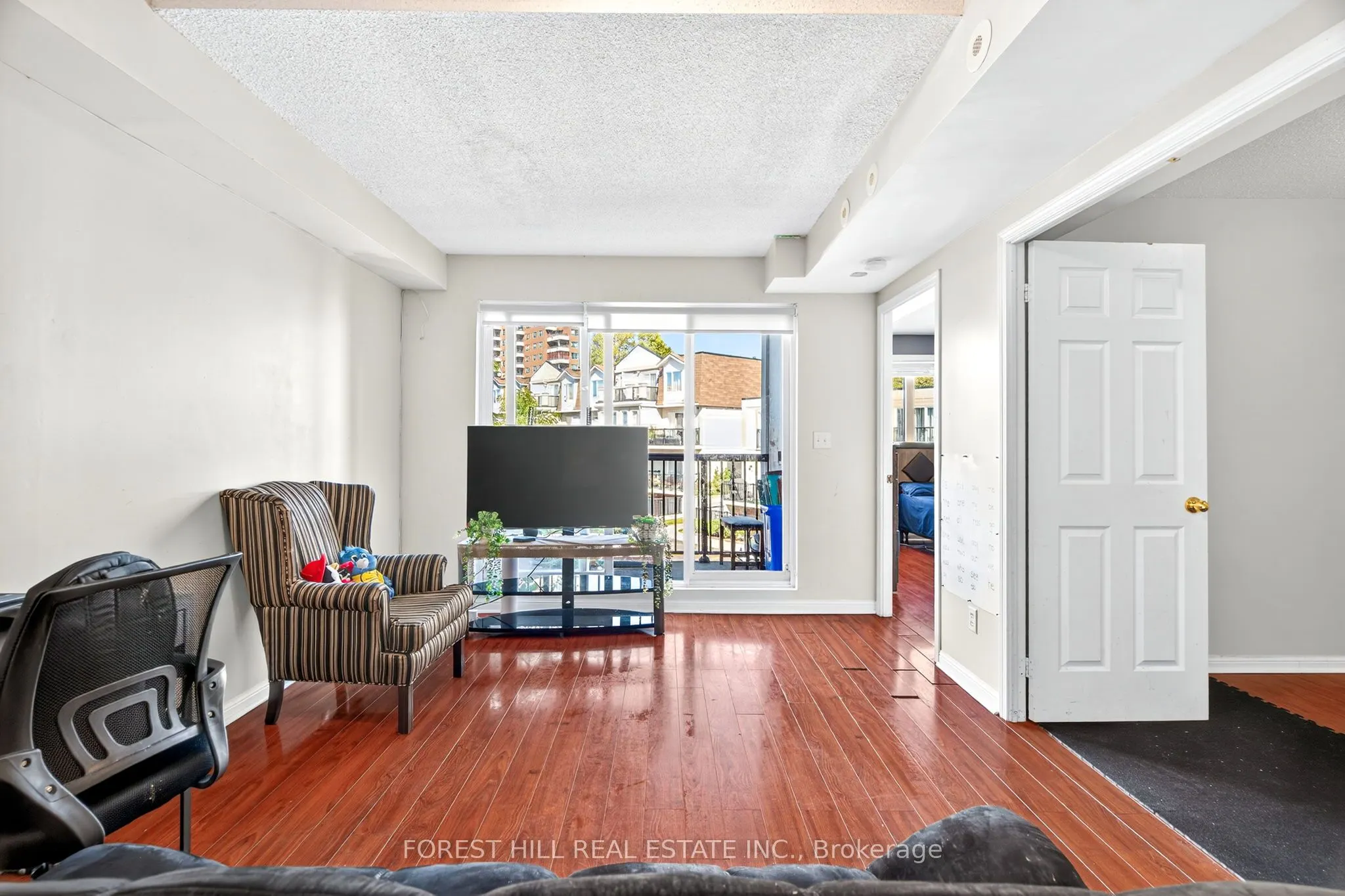 3035 Finch Ave Avenue W, #2022