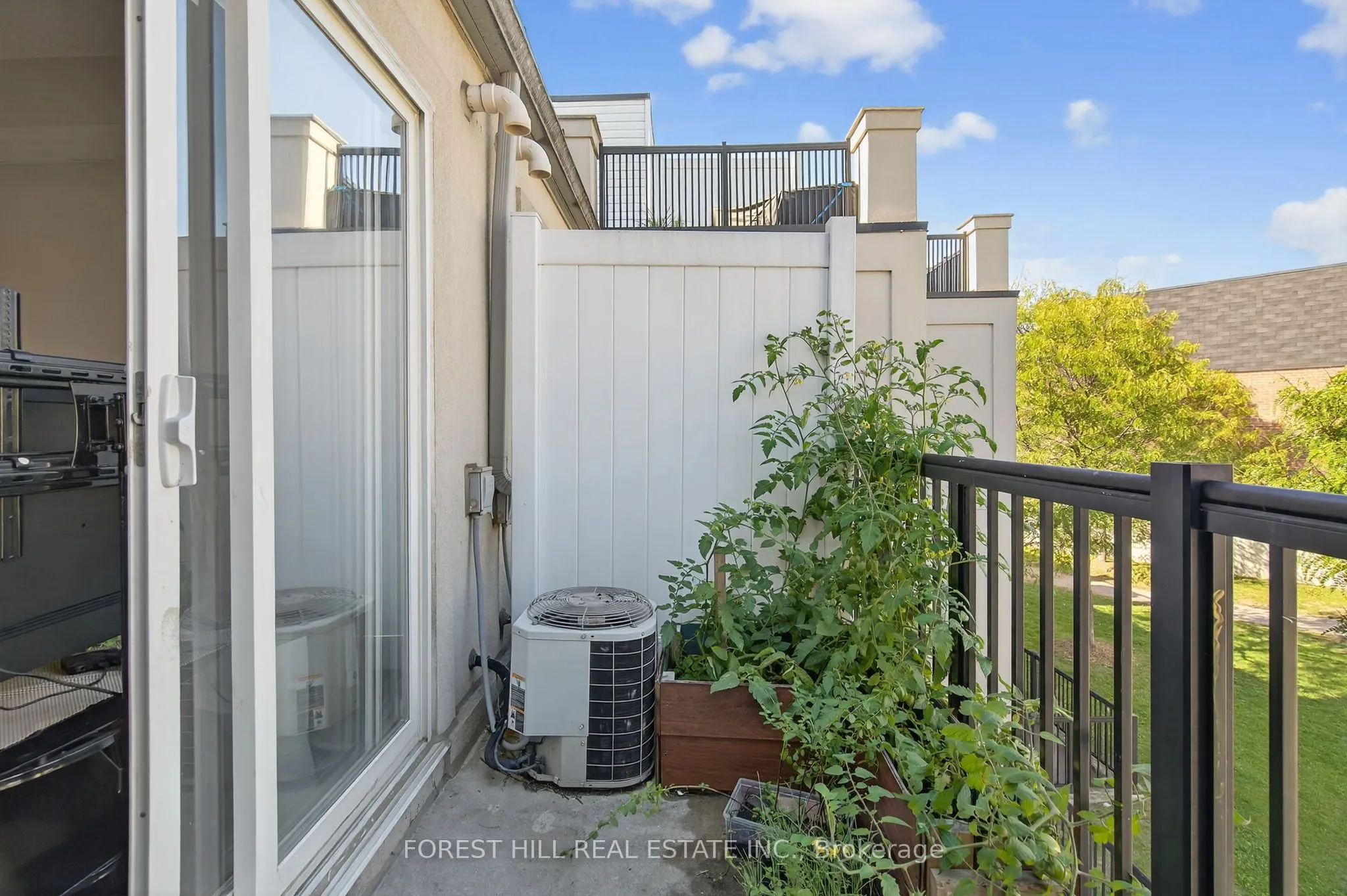 3035 Finch Ave Avenue W, #2022
