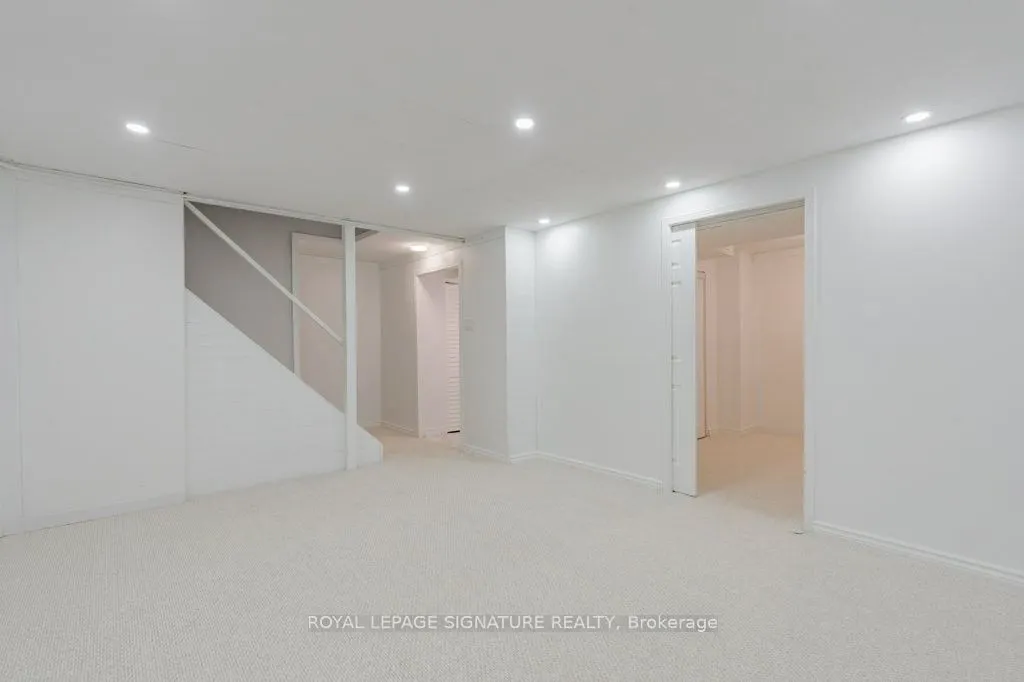 48 Lawndale Crescent, #Lower