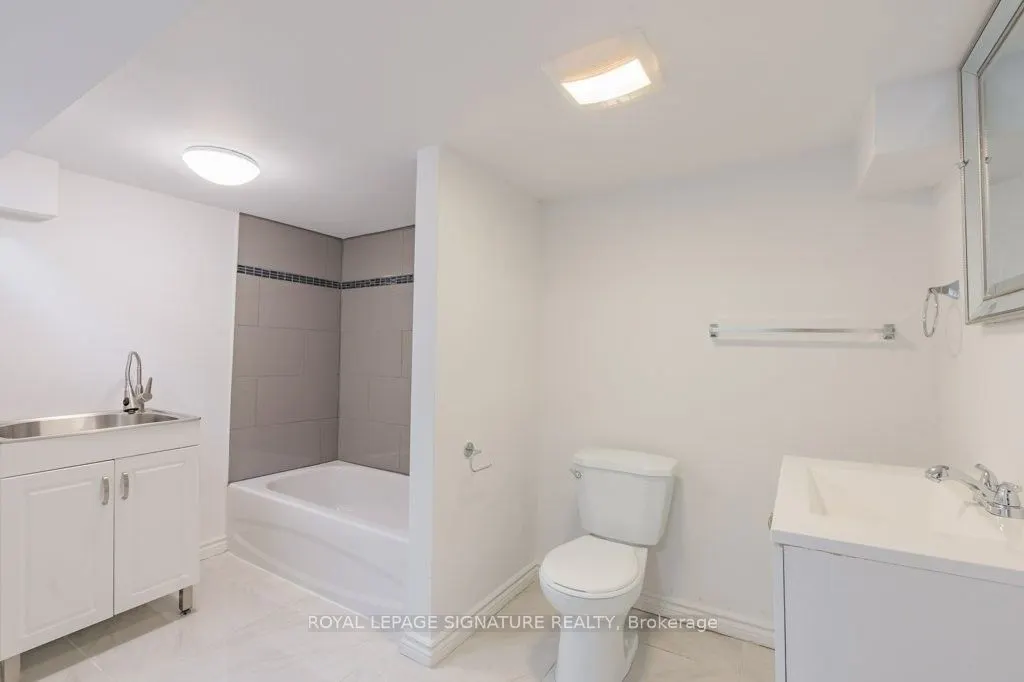 48 Lawndale Crescent, #Lower